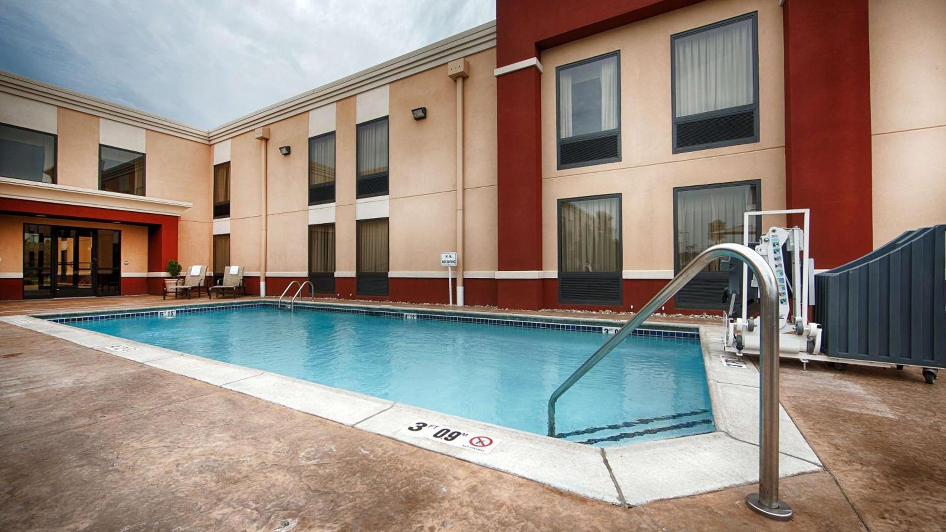 Best Western Plus Parkway Hotel photo 11