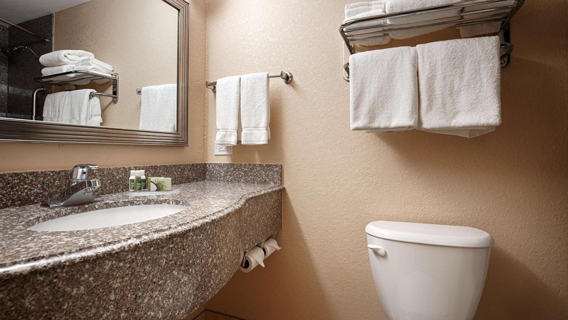 Best Western Plus Parkway Hotel photo 9