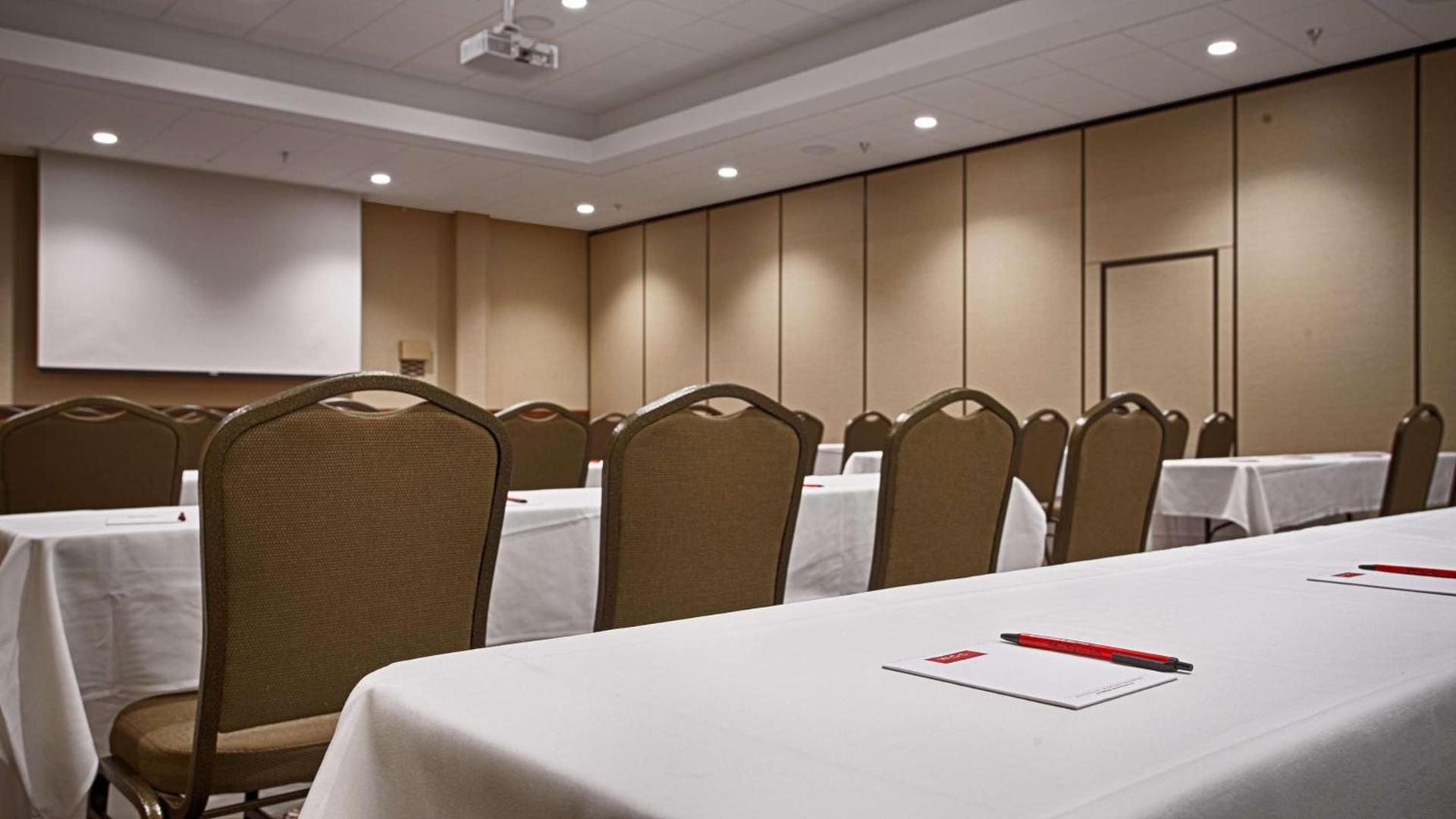 Best Western Plus Willmar photo 24