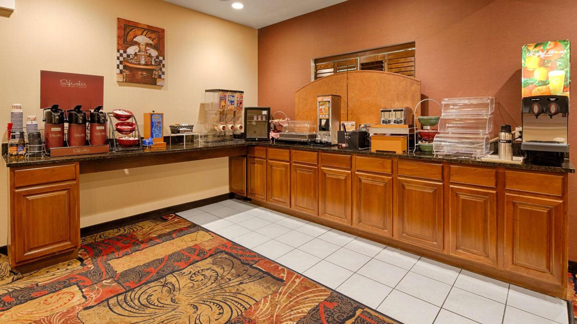 Best Western Plaza Hotel Saugatuck photo 19