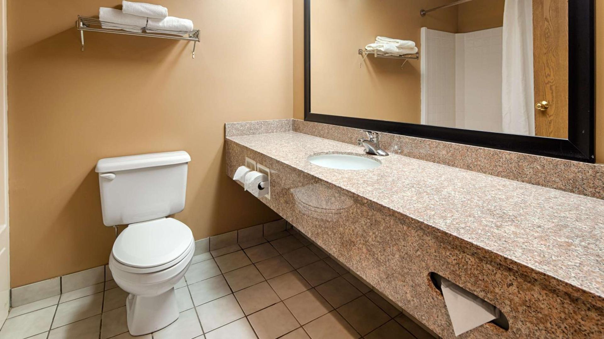 Best Western Plaza Hotel Saugatuck photo 13