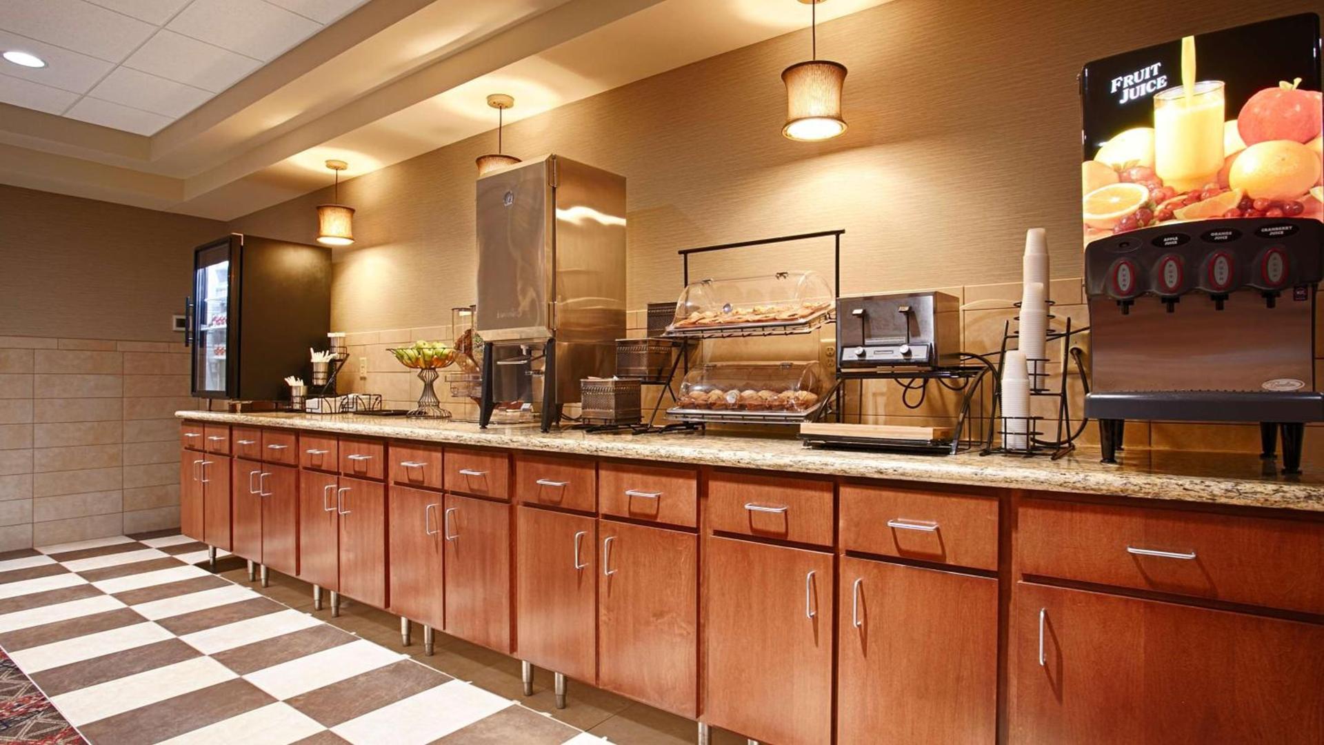 Best Western Plus Willmar photo 7
