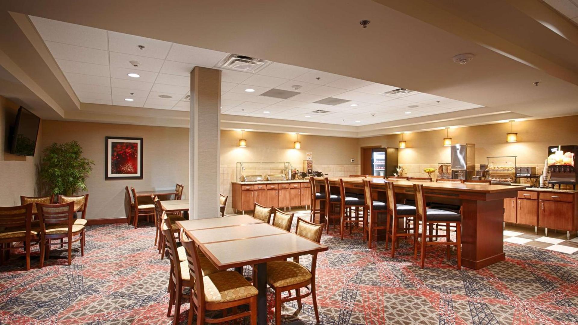 Best Western Plus Willmar photo 40