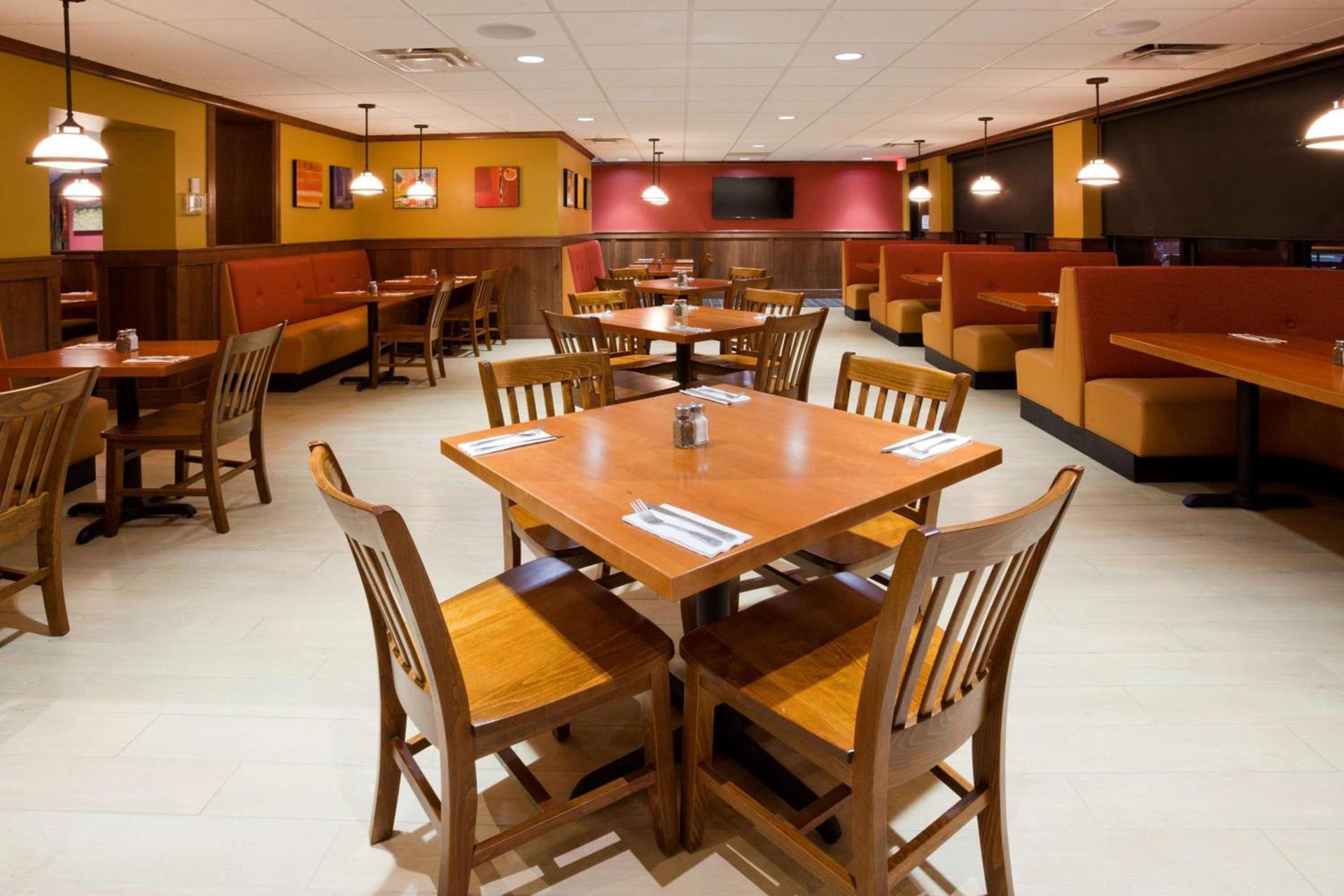 Best Western Plus Willmar photo 38