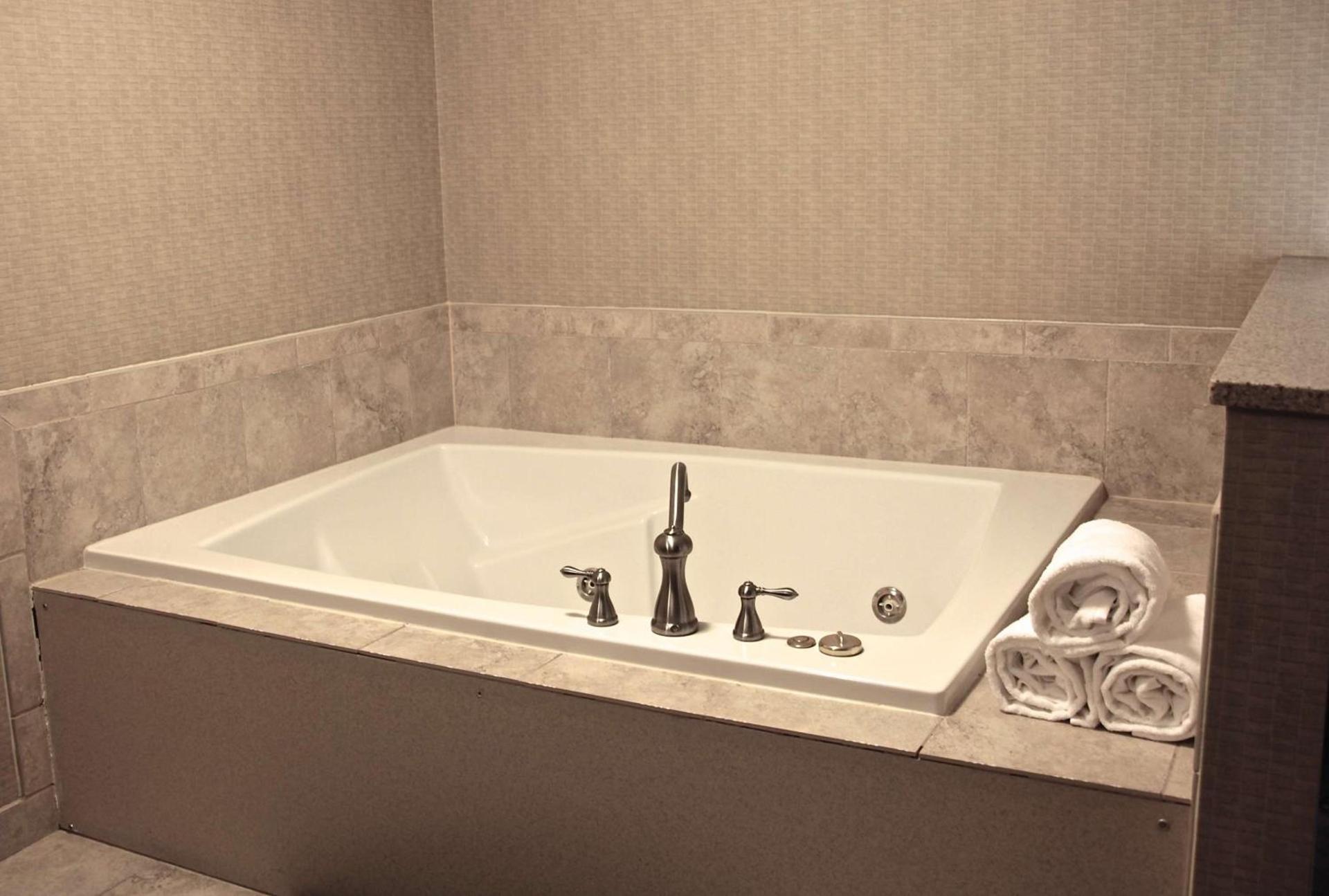 Best Western Plus York Hotel and Conference Center photo 18