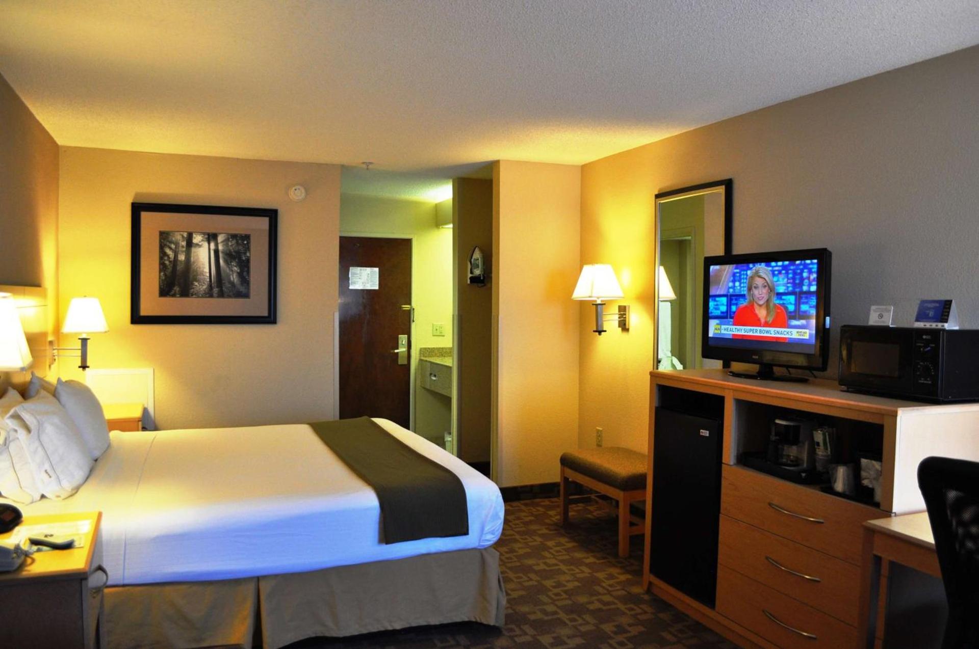 SureStay Plus Hotel by Best Western Roanoke Rapids I-95 photo 11