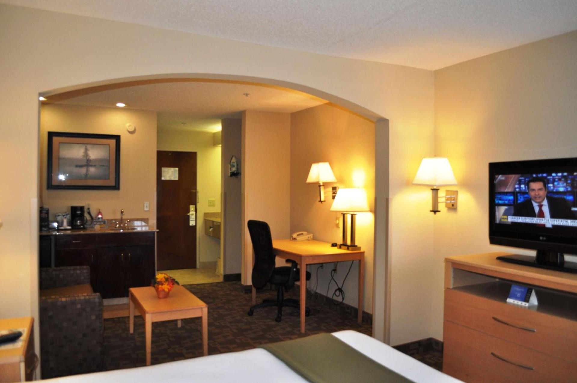 SureStay Plus Hotel by Best Western Roanoke Rapids I-95 photo 14