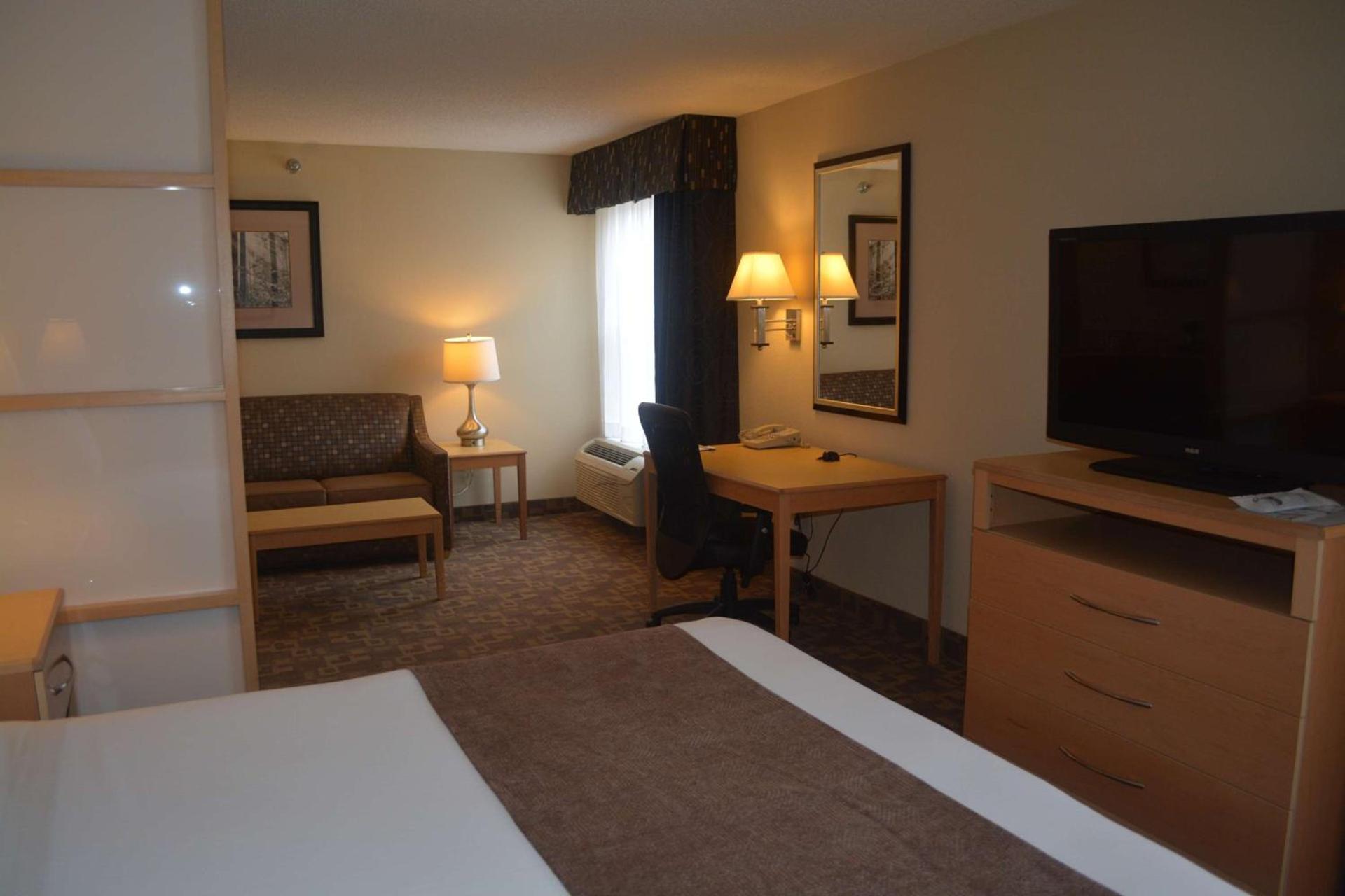 SureStay Plus Hotel by Best Western Roanoke Rapids I-95 photo 18