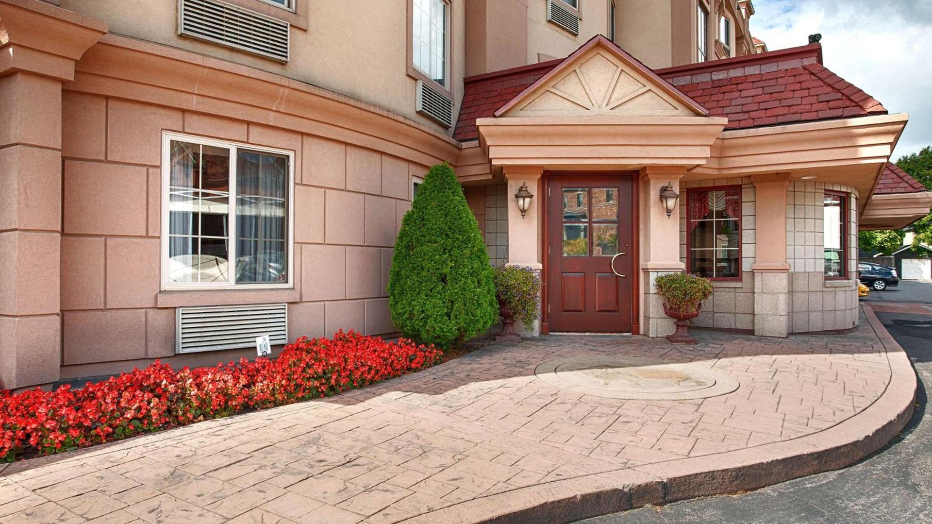 Best Western On The Avenue photo 2