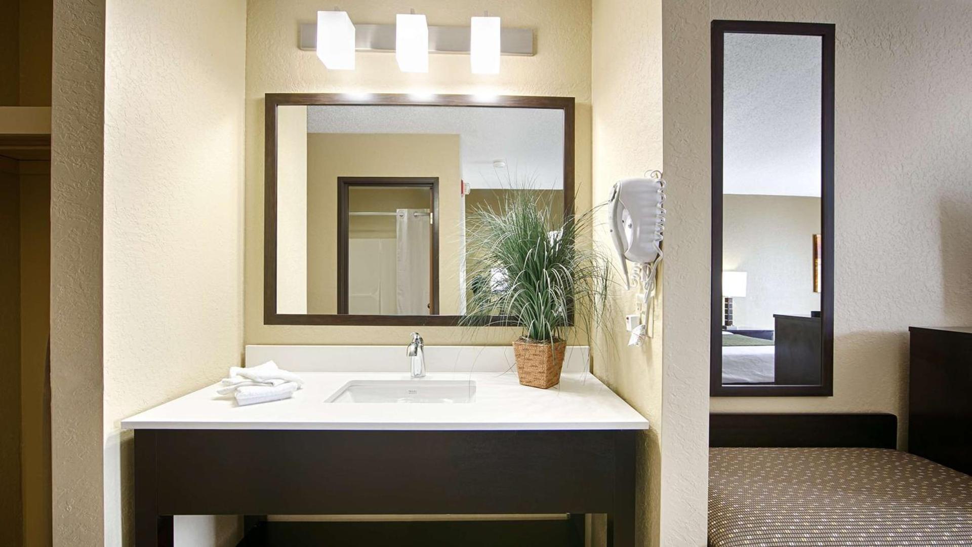 Best Western Norwalk photo 14