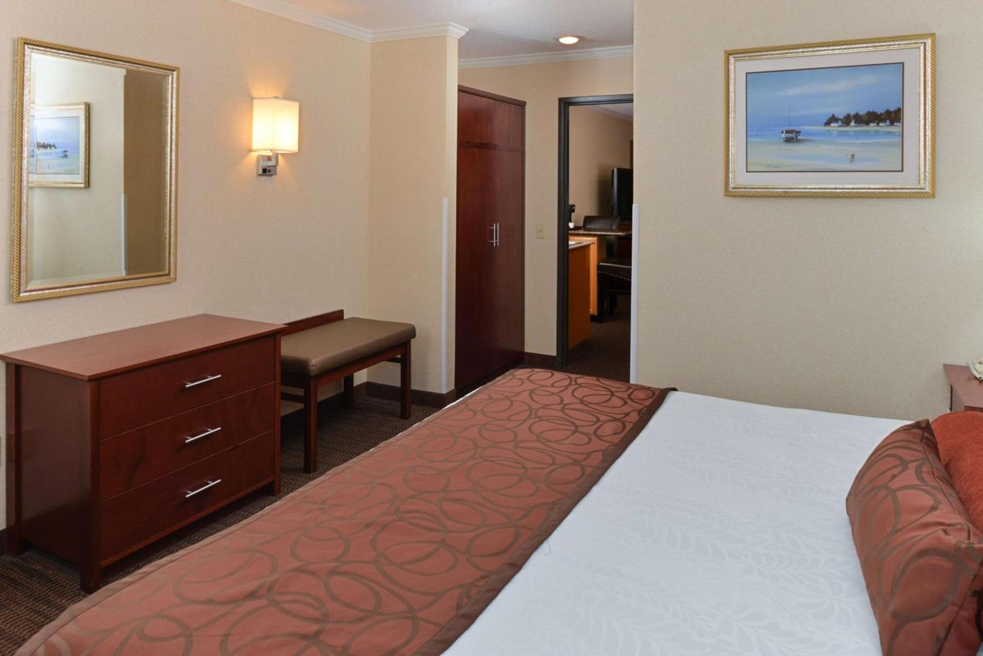 Best Western Plus Landmark Inn photo 17