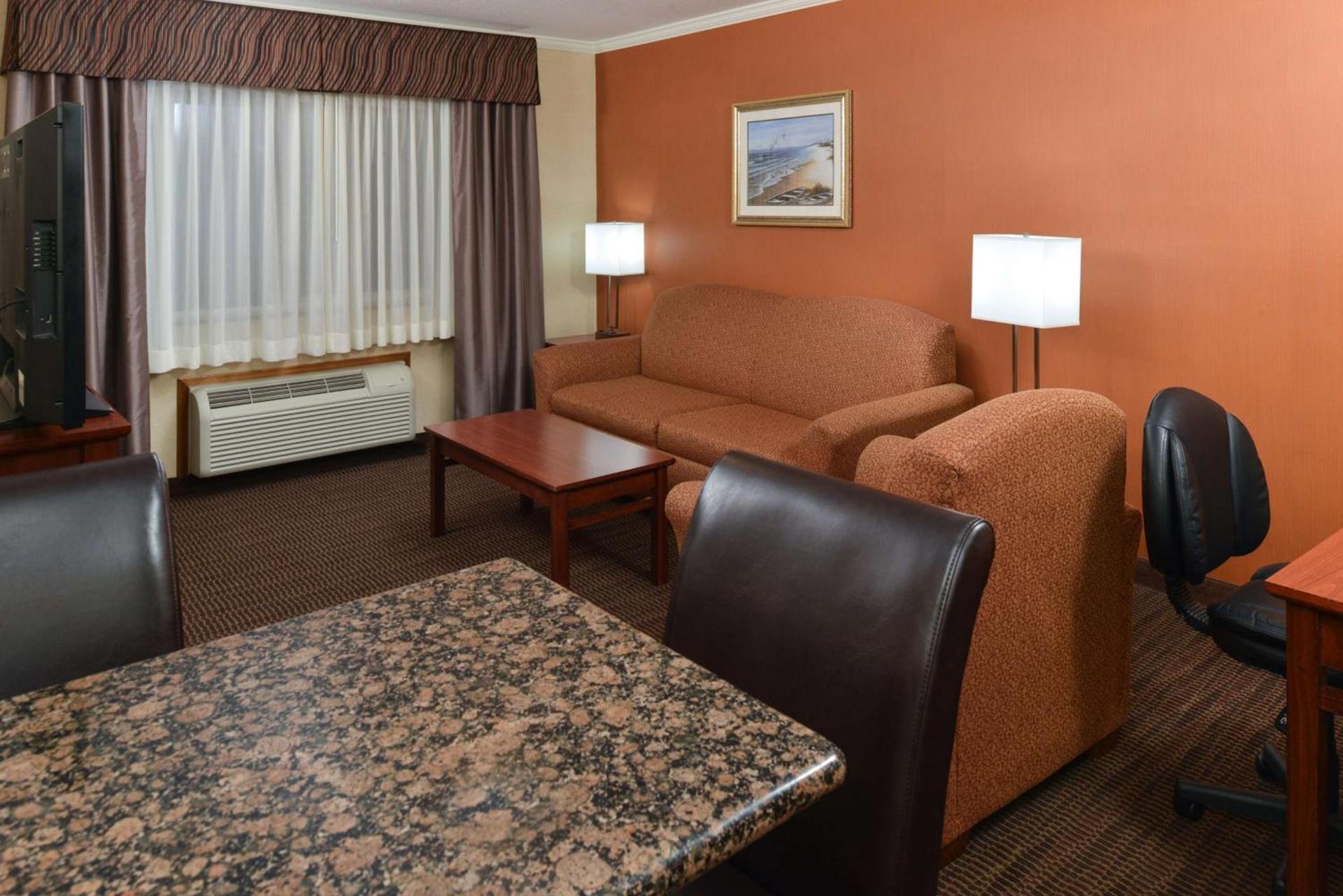 Best Western Plus Landmark Inn photo 20