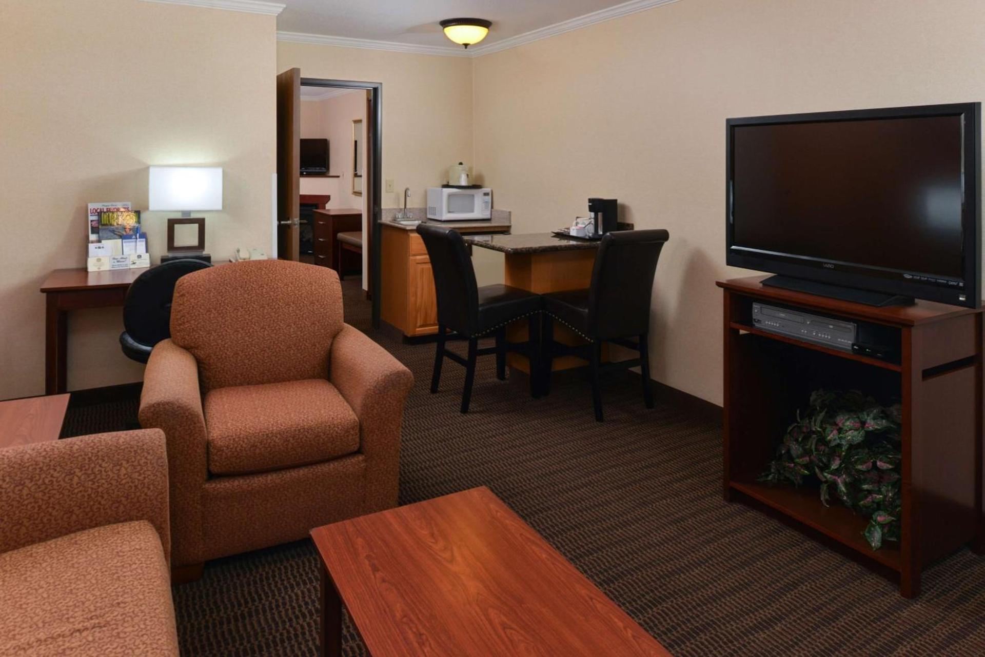 Best Western Plus Landmark Inn photo 25