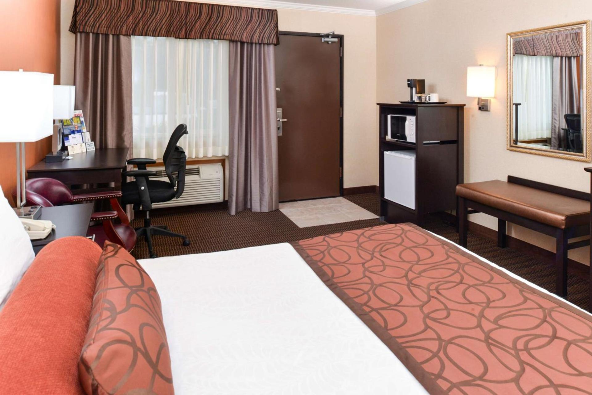 Best Western Plus Landmark Inn photo 27