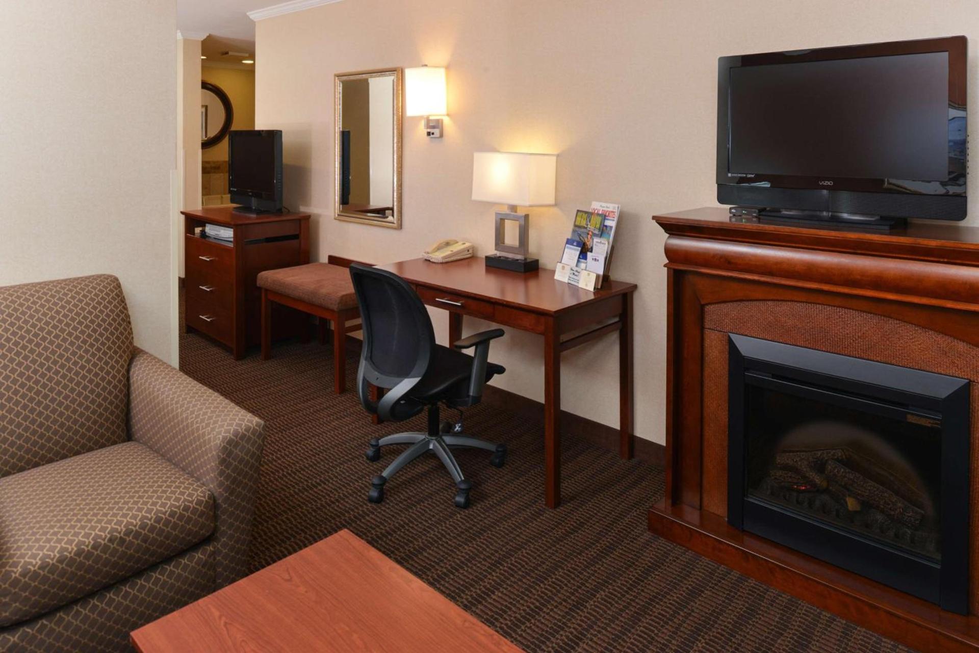 Best Western Plus Landmark Inn photo 33