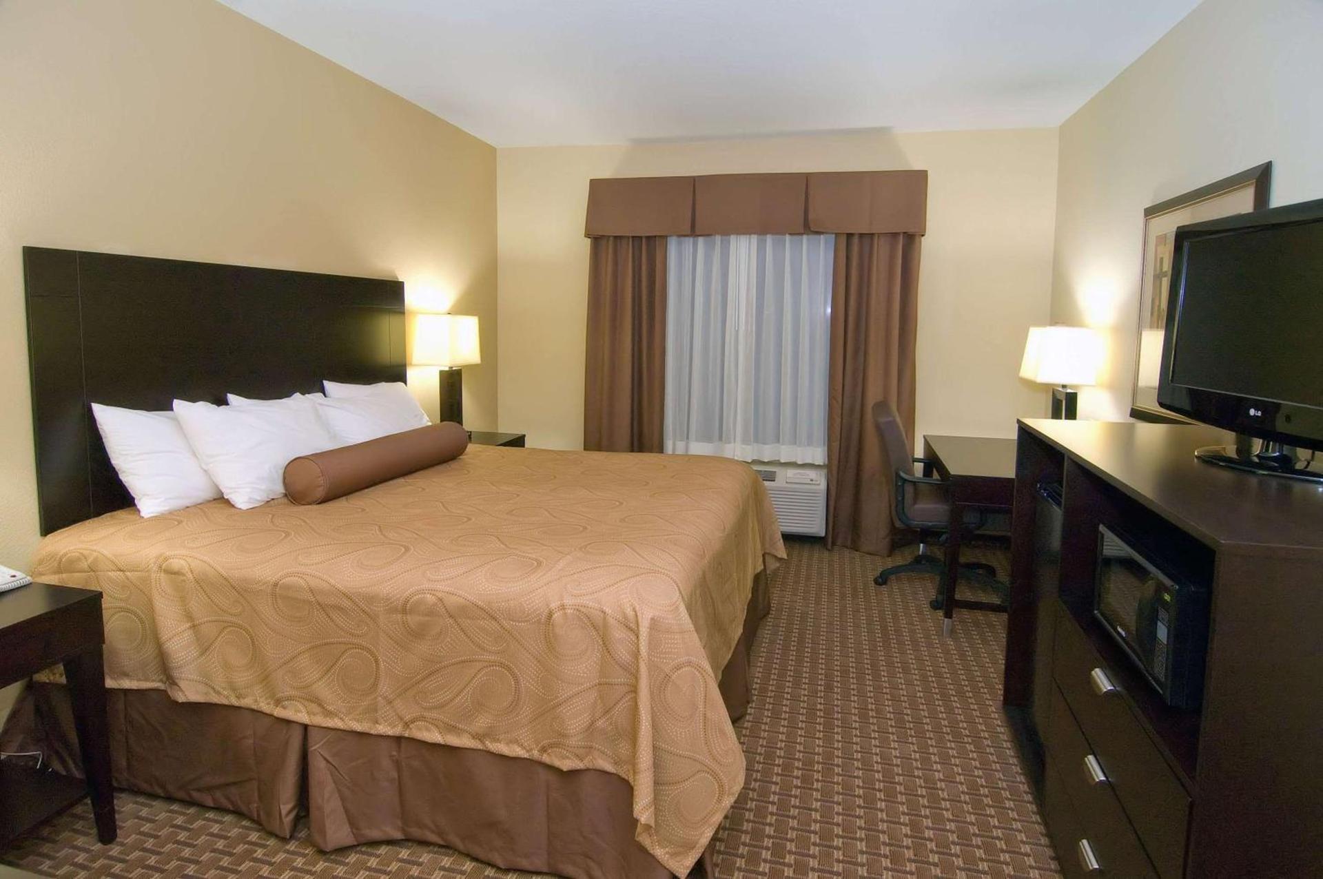 Best Western Bastrop Pines Inn photo 13
