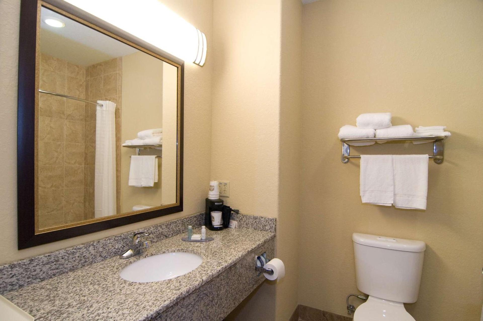 Best Western Bastrop Pines Inn photo 18