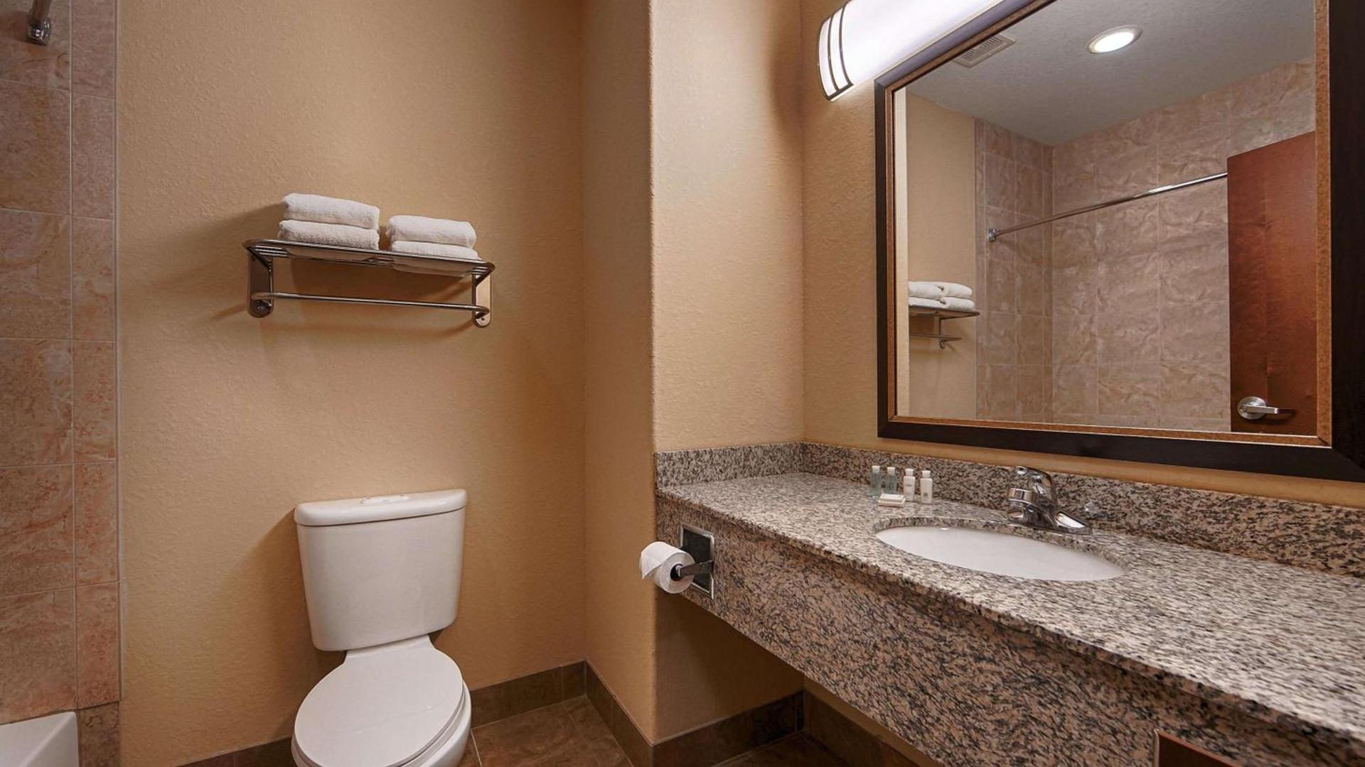 Best Western Bastrop Pines Inn photo 19