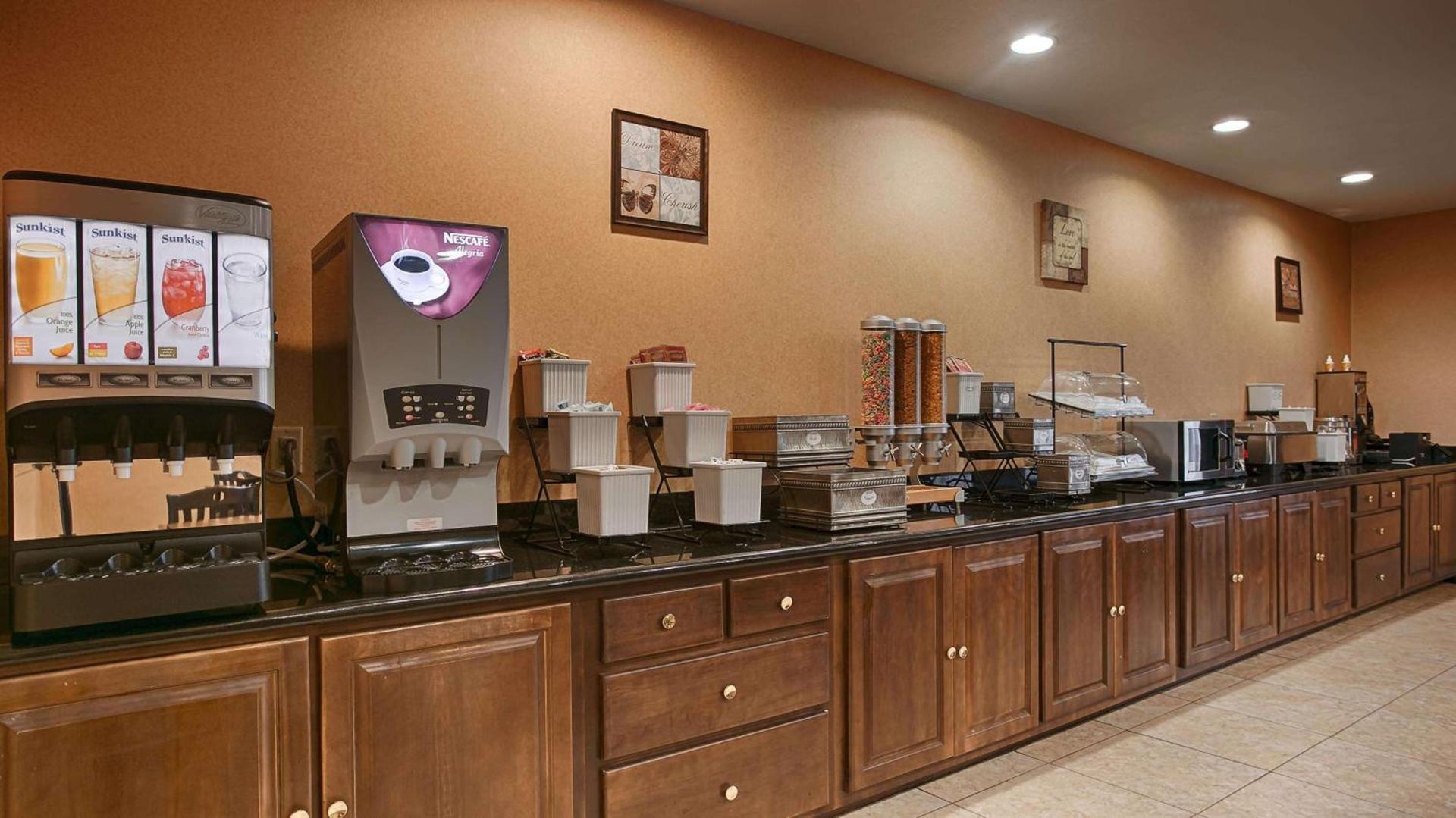 Best Western Bastrop Pines Inn photo 8