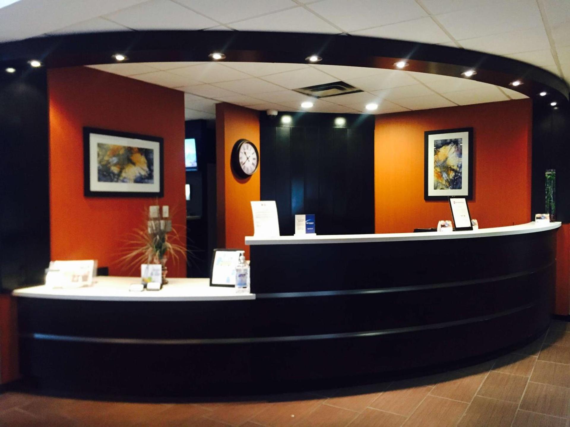 Hotel d'Lins Ontario Airport photo 2