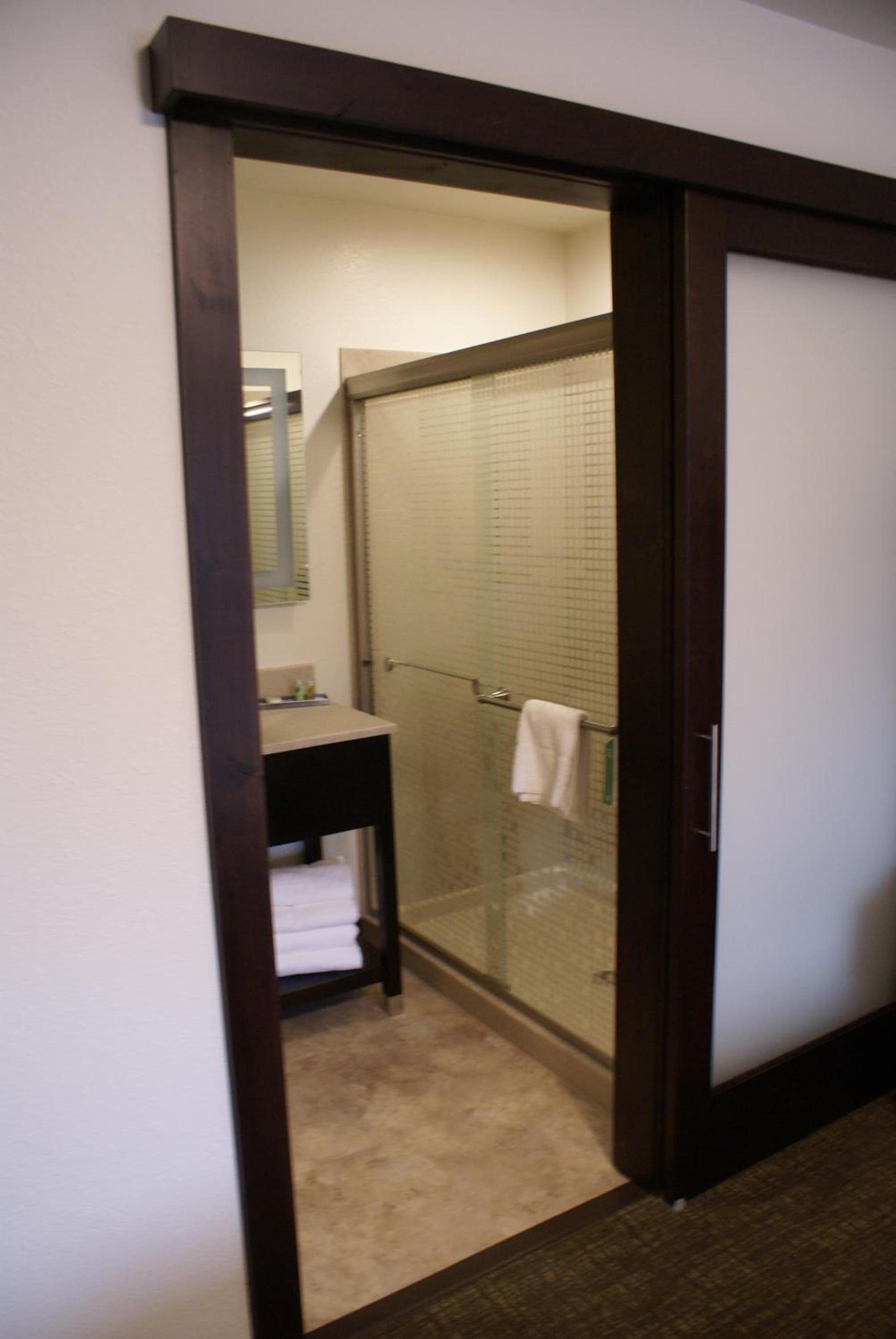 Boarders Inn & Suites by Cobblestone Hotels - Syracuse photo 39