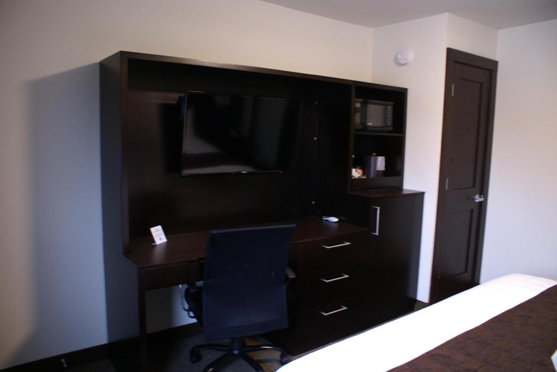 Boarders Inn & Suites by Cobblestone Hotels - Syracuse photo 44