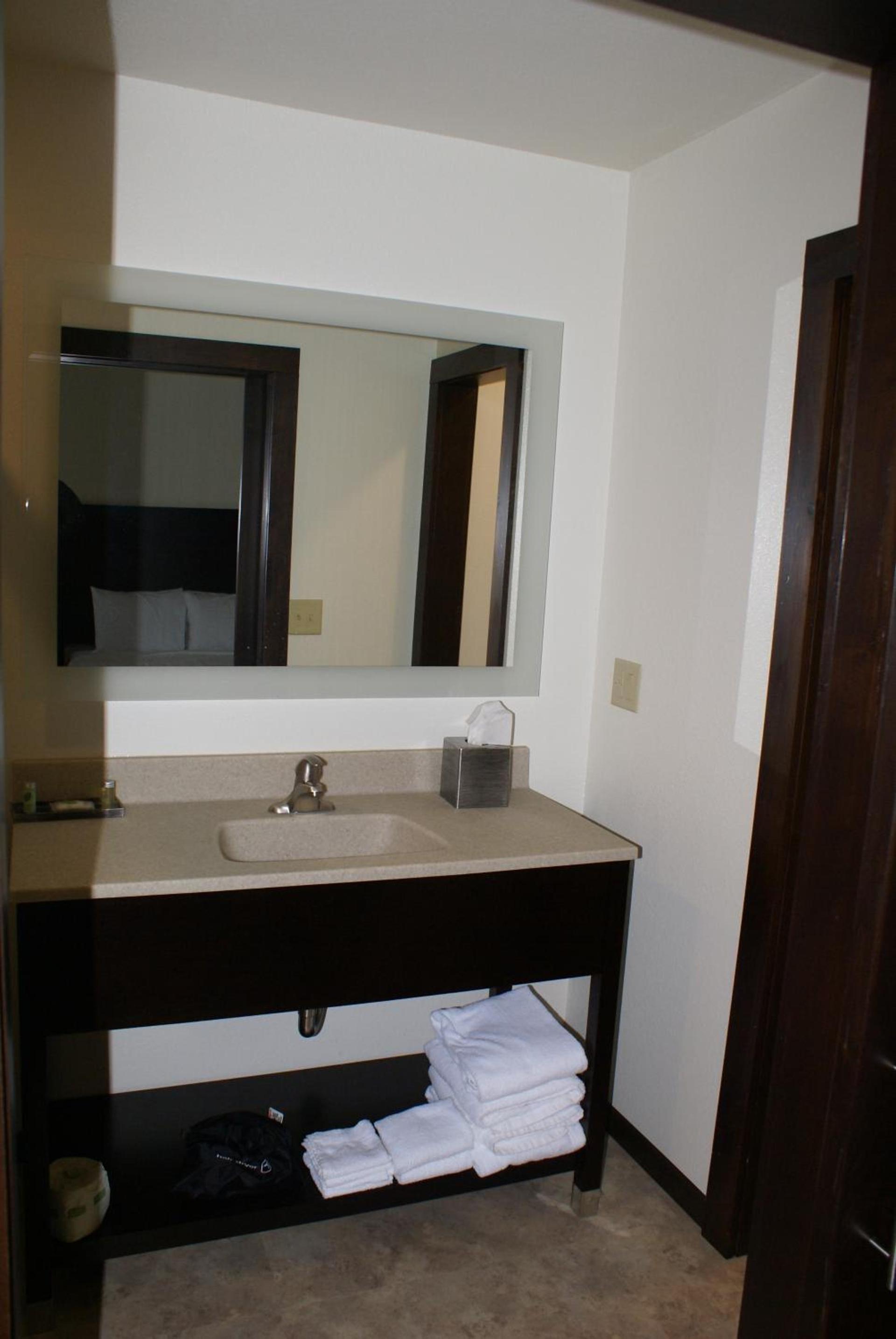 Boarders Inn & Suites by Cobblestone Hotels - Syracuse photo 48