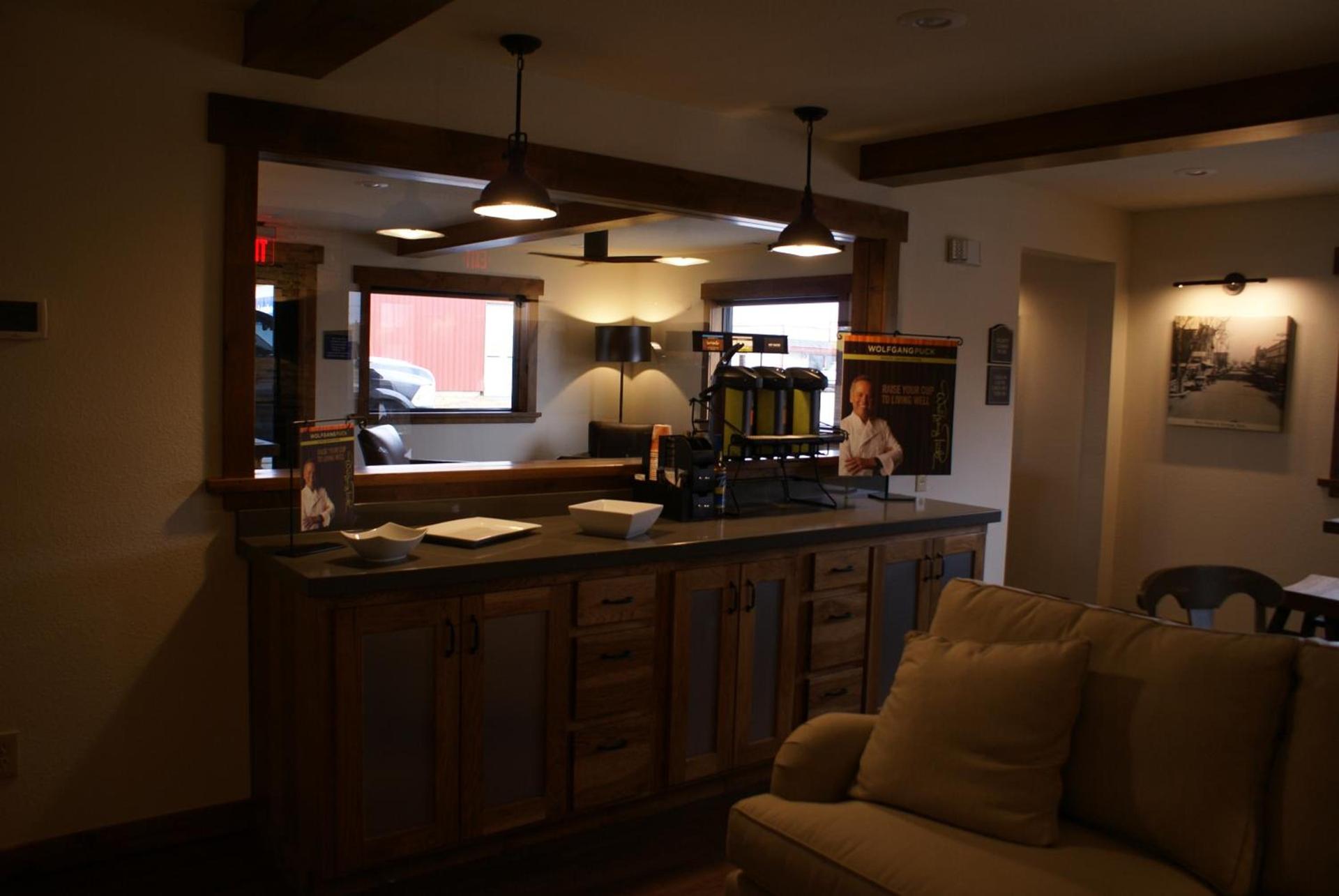 Boarders Inn & Suites by Cobblestone Hotels - Syracuse photo 55
