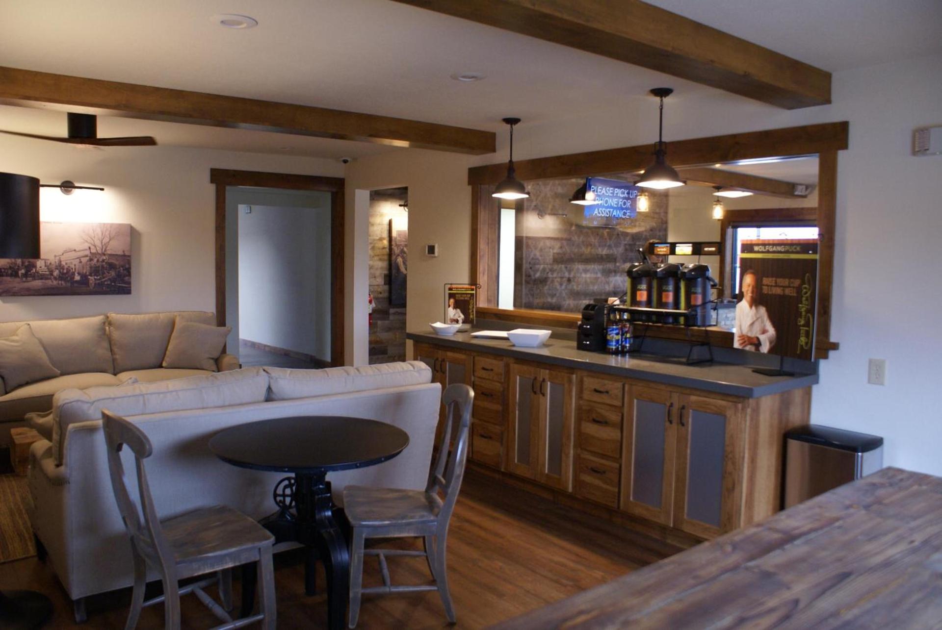 Boarders Inn & Suites by Cobblestone Hotels - Syracuse photo 57