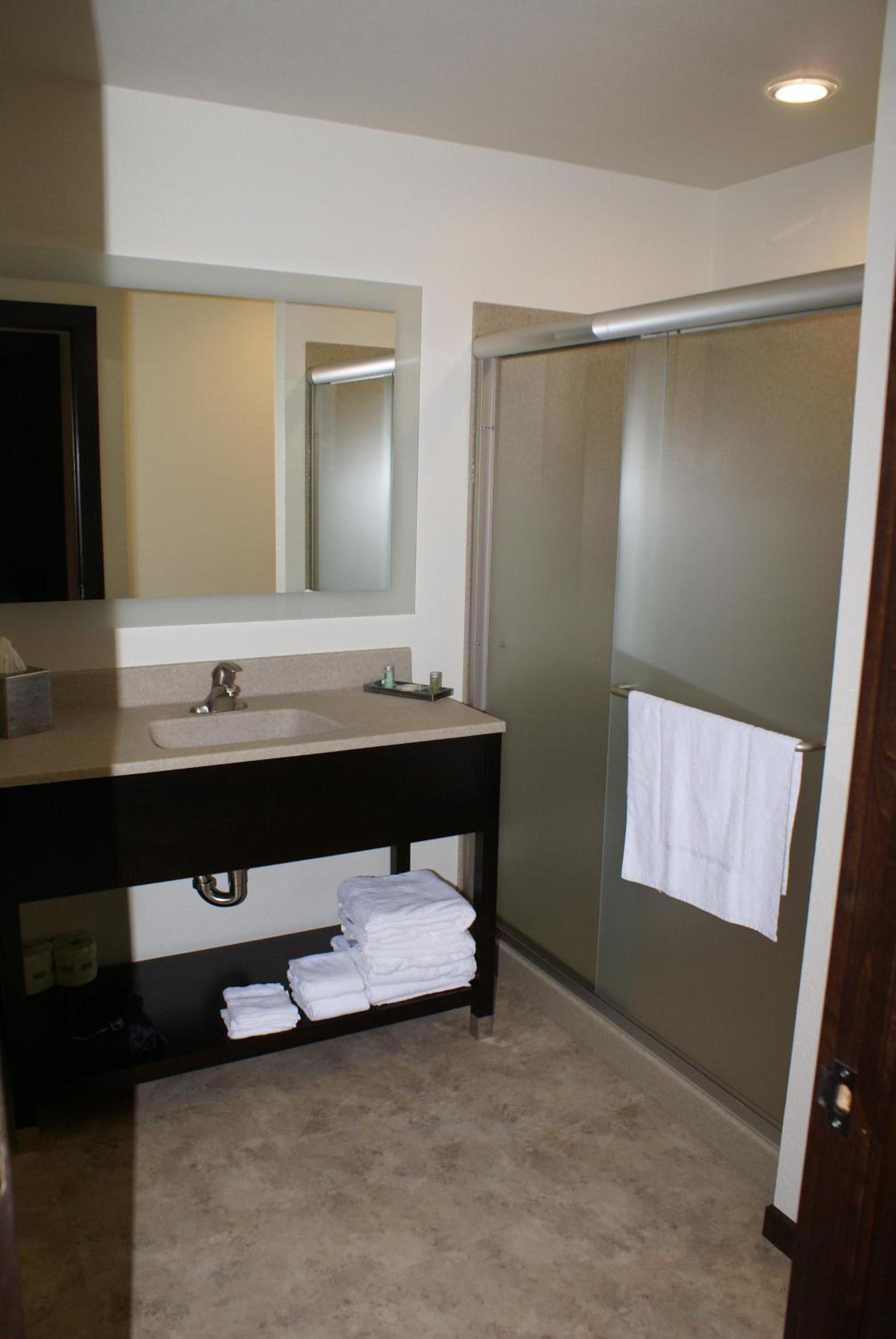 Boarders Inn & Suites by Cobblestone Hotels - Syracuse photo 59