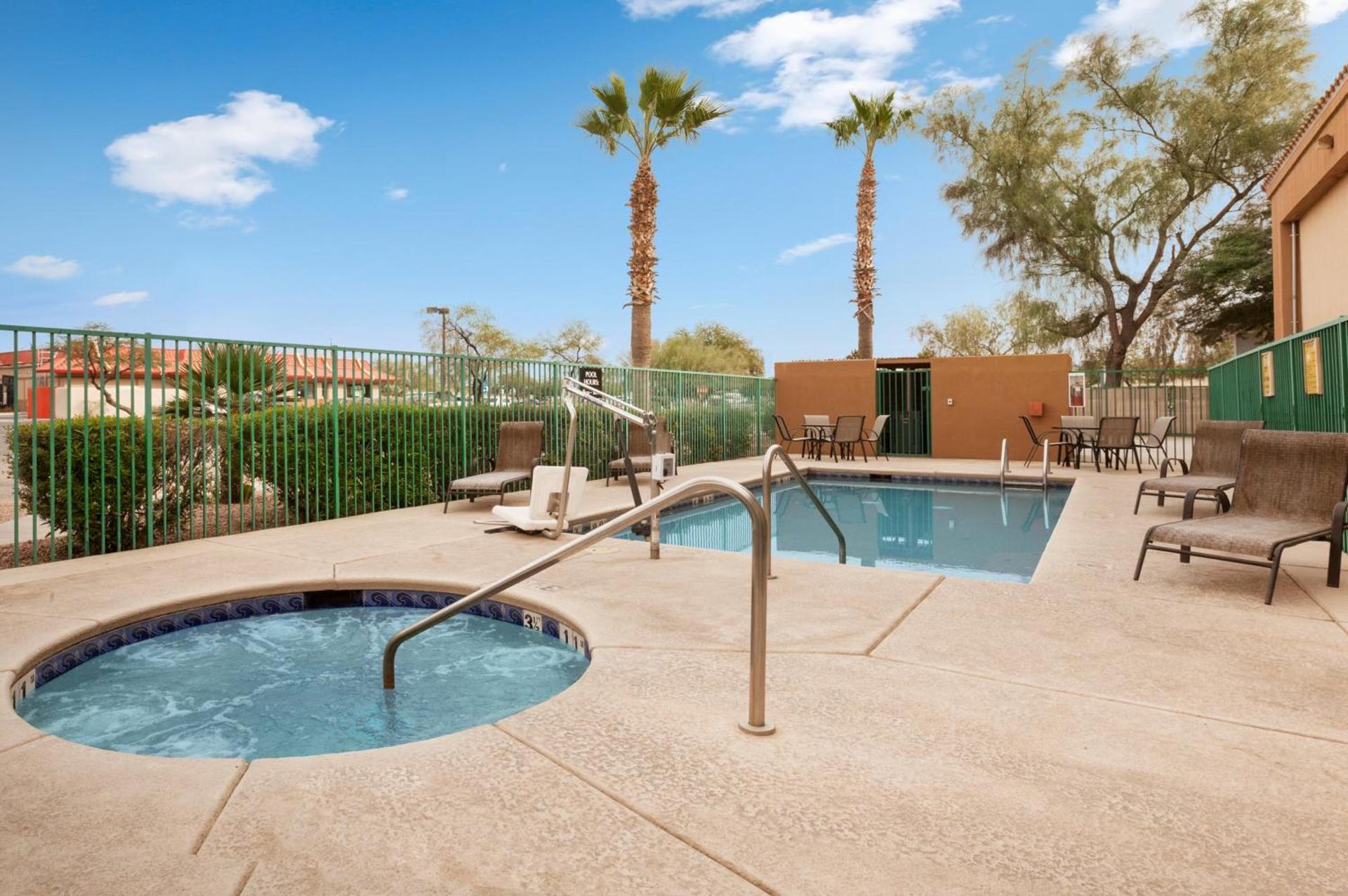 Super 8 by Wyndham Marana/Tucson Area photo 18