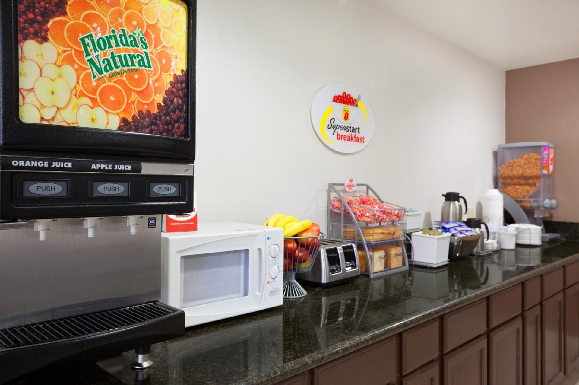 Super 8 by Wyndham Marana/Tucson Area photo 26