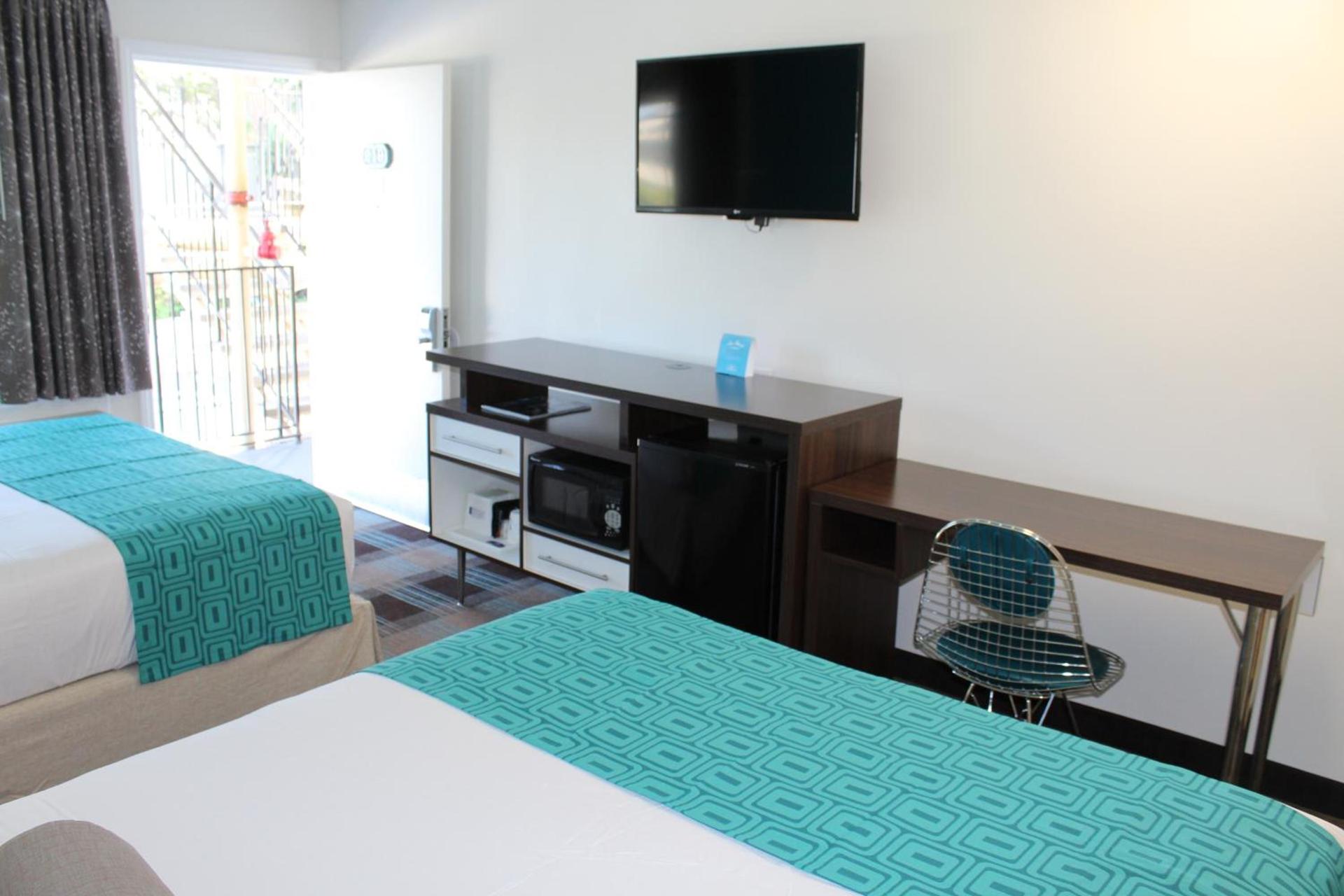 Howard Johnson by Wyndham San Diego Hotel Circle photo 19