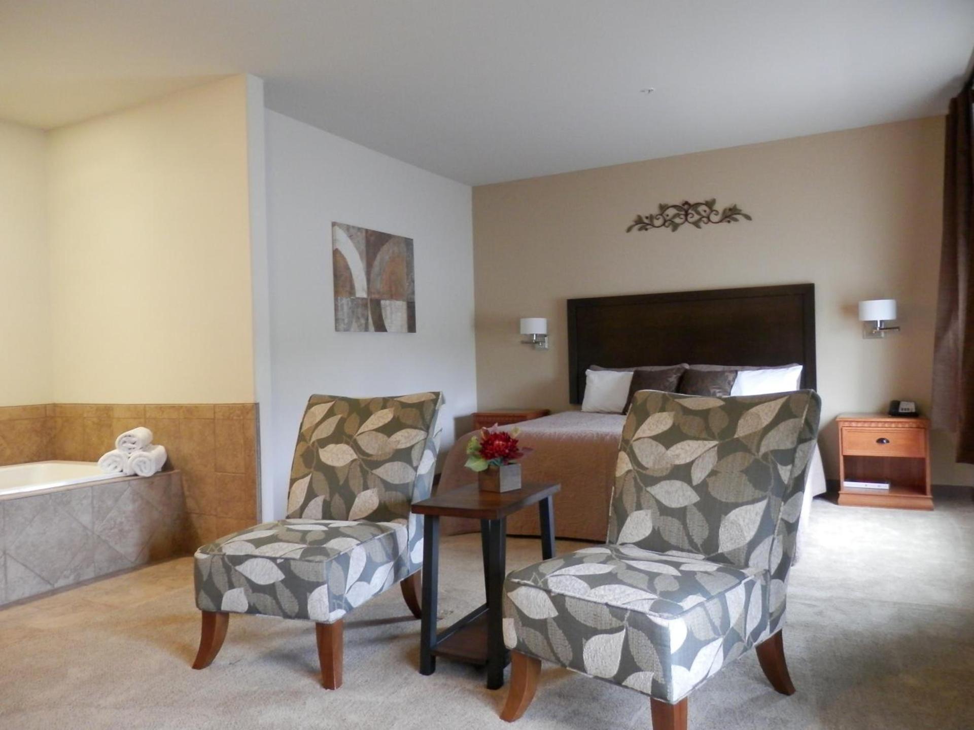 Grand View Inn & Suites photo 13