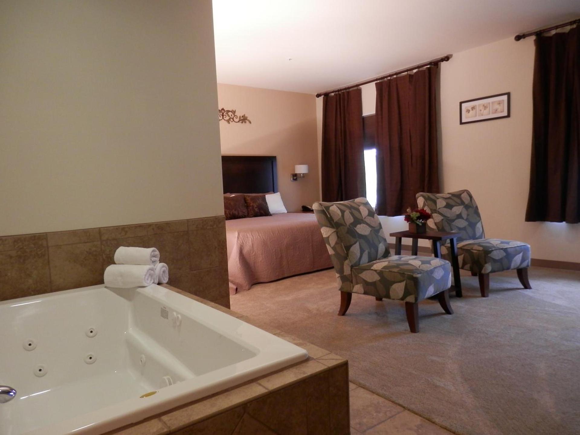 Grand View Inn & Suites photo 12