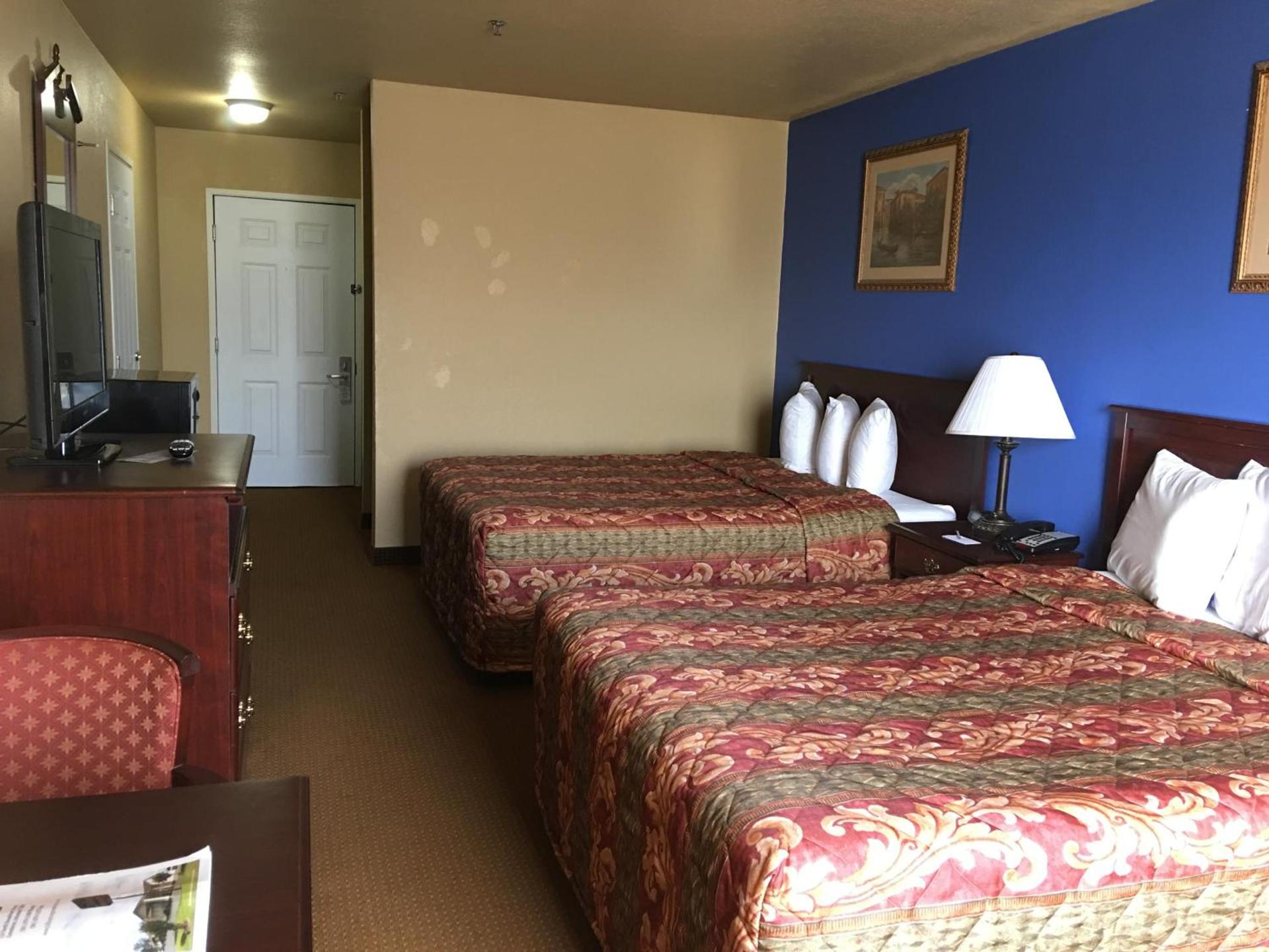 Econo Lodge Inn & Suites photo 17
