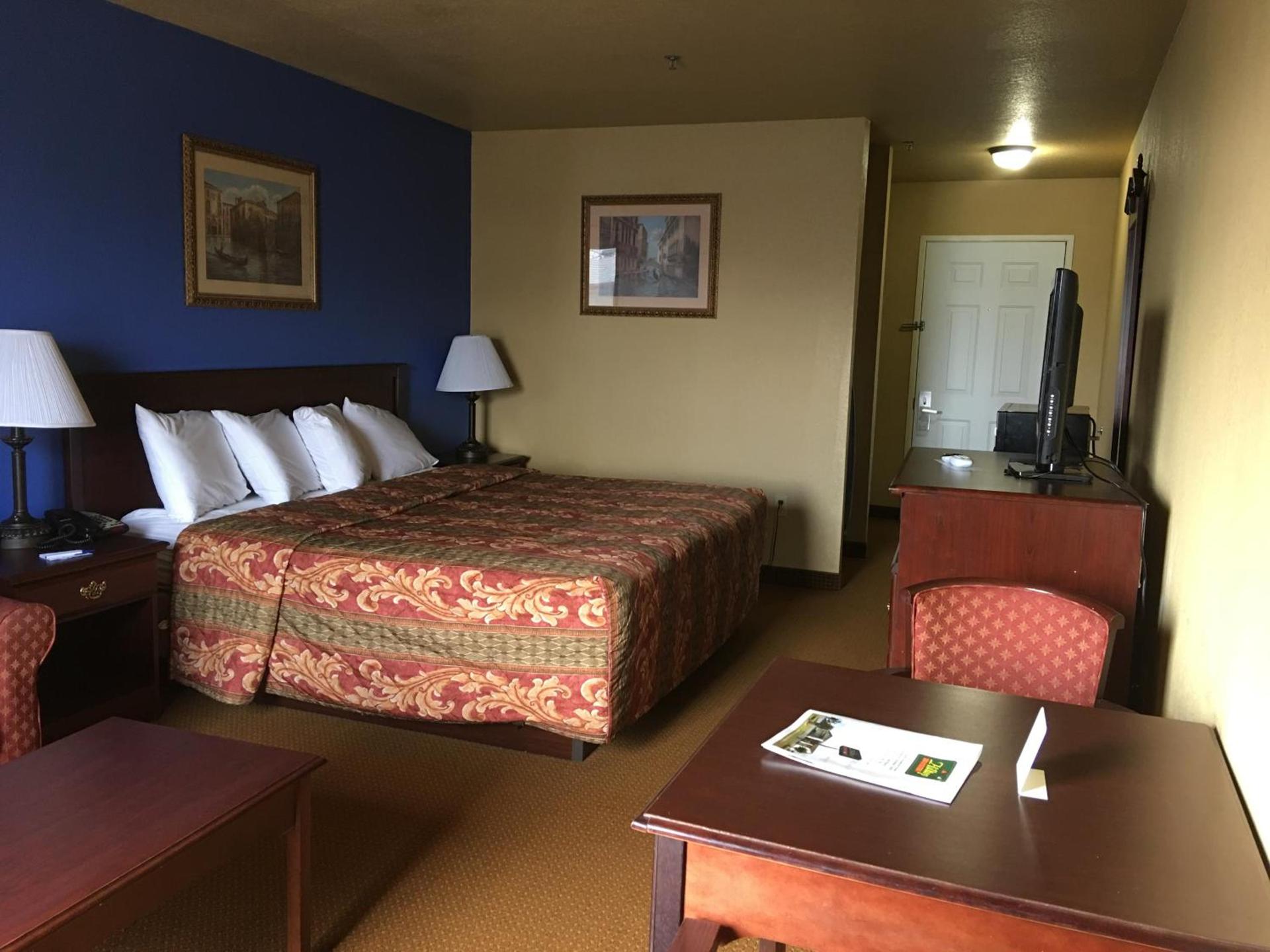 Econo Lodge Inn & Suites photo 16
