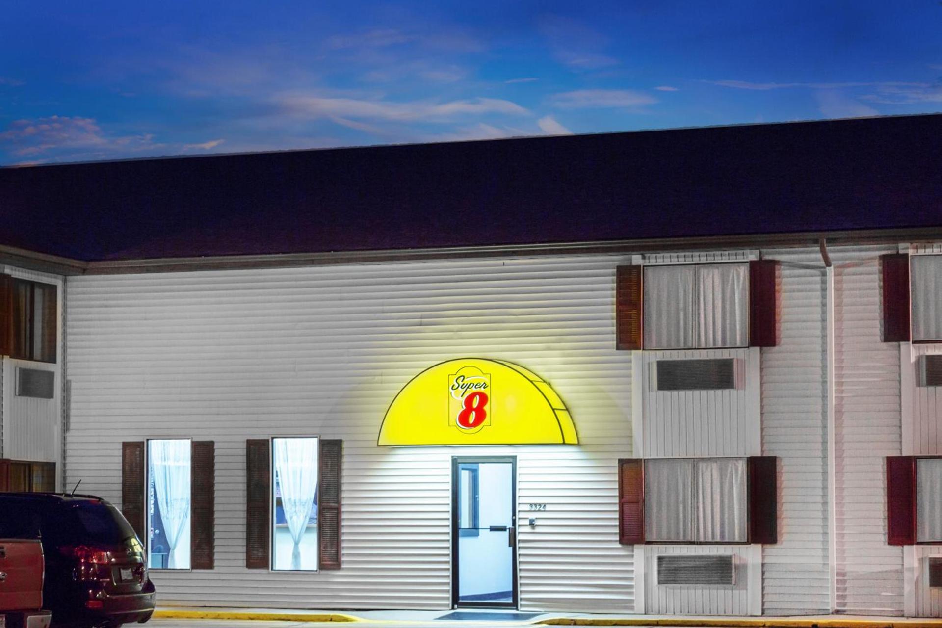 Super 8 by Wyndham Columbus photo 31
