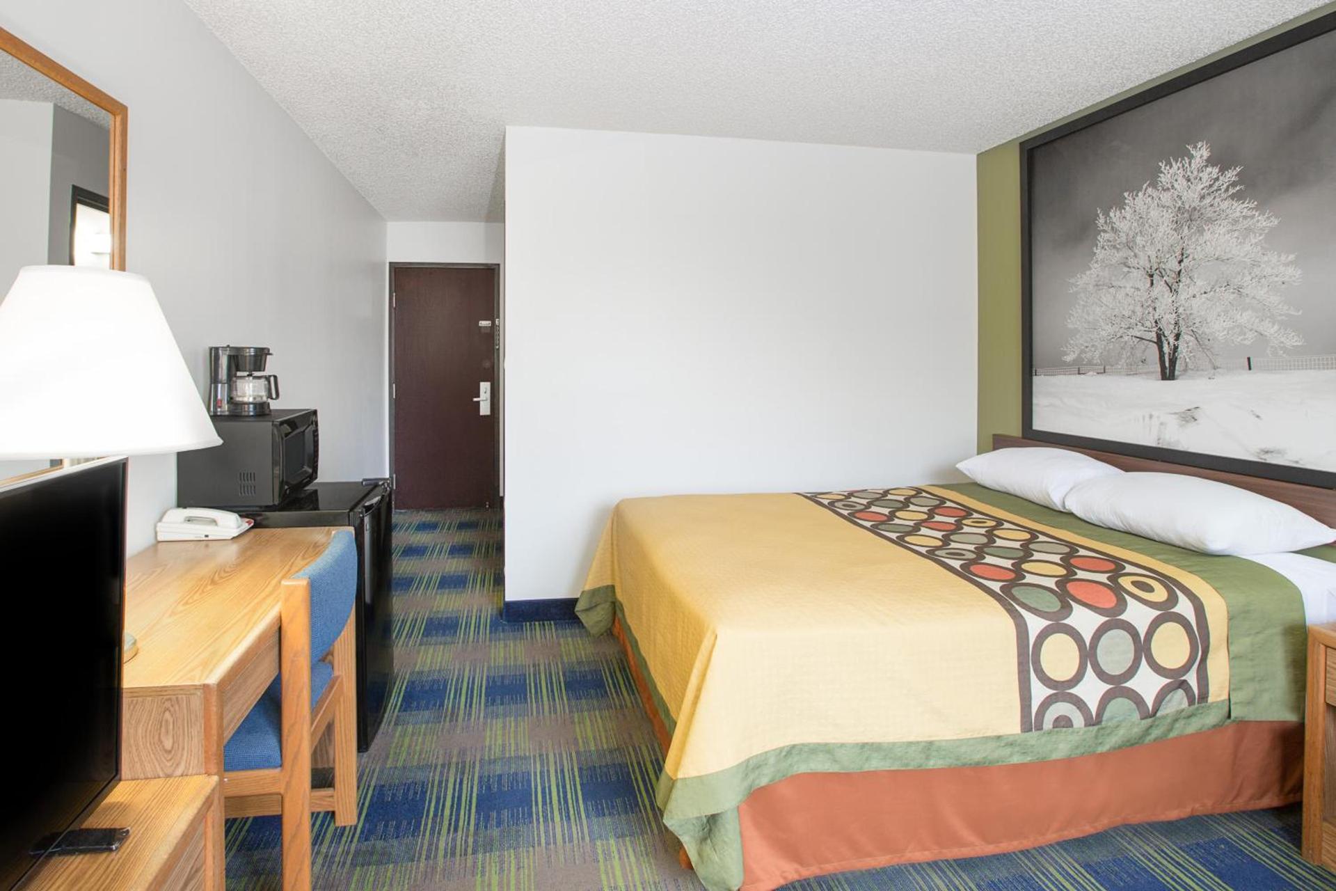 Super 8 by Wyndham Columbus photo 16