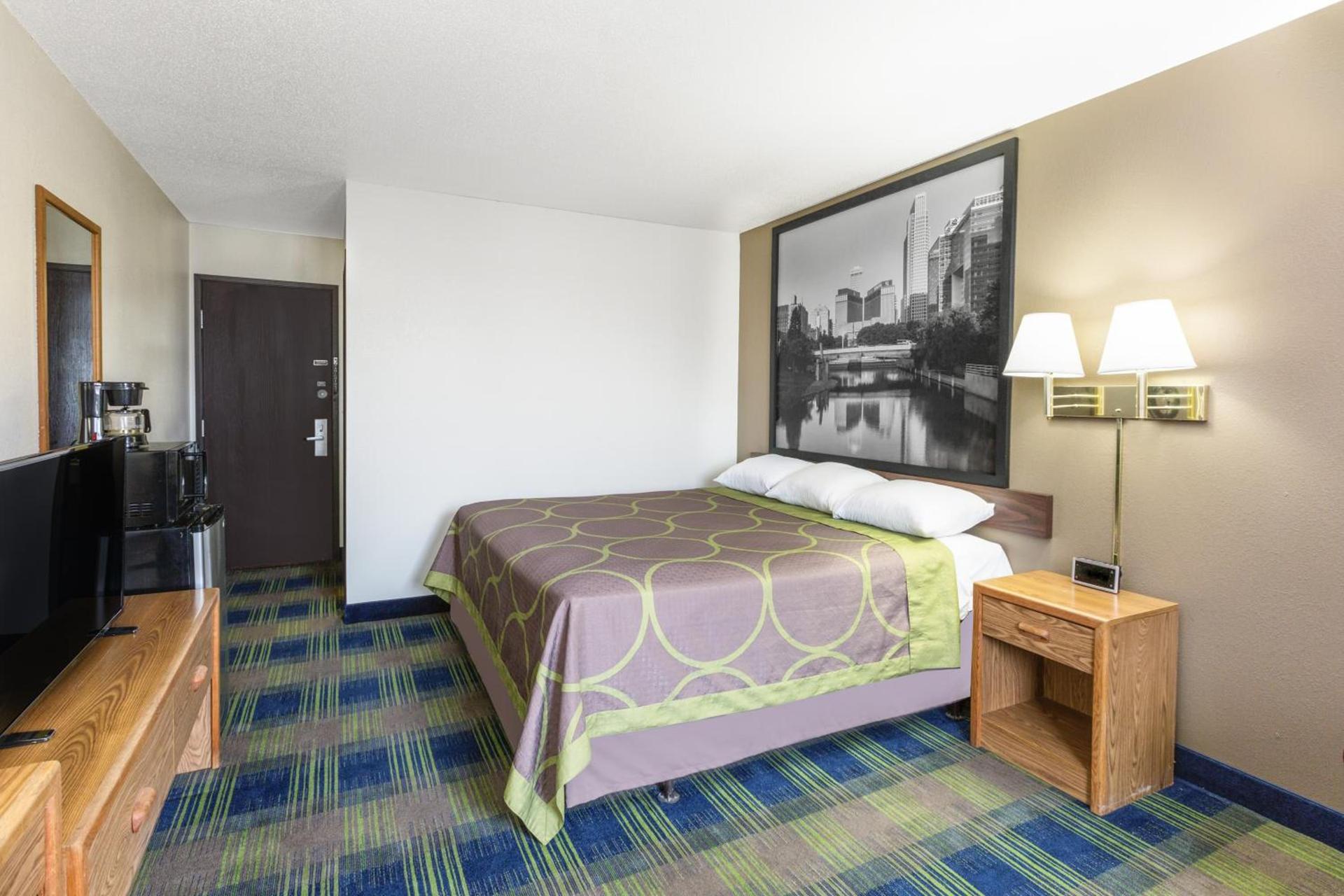 Super 8 by Wyndham Columbus photo 19