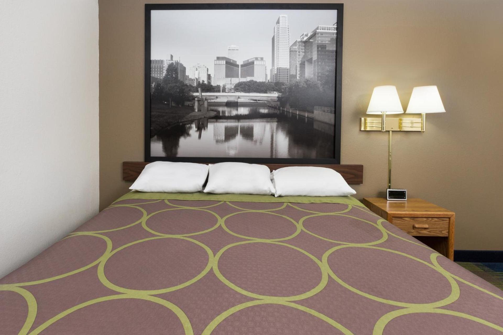 Super 8 by Wyndham Columbus photo 20