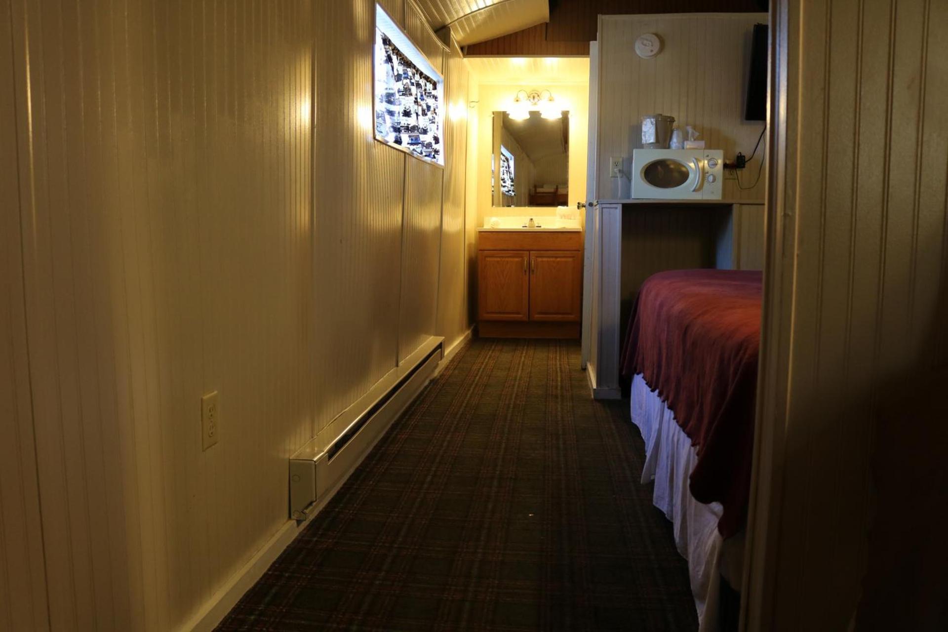 Red Caboose Motel & Restaurant photo 76