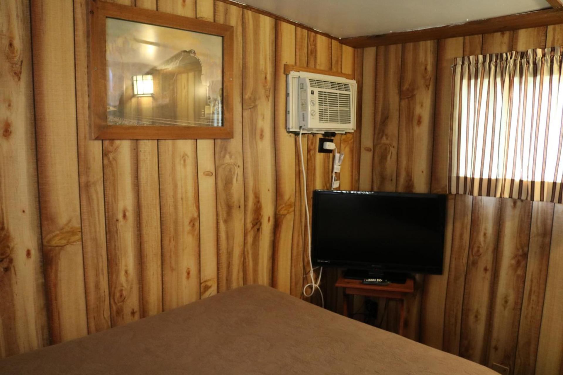 Red Caboose Motel & Restaurant photo 51