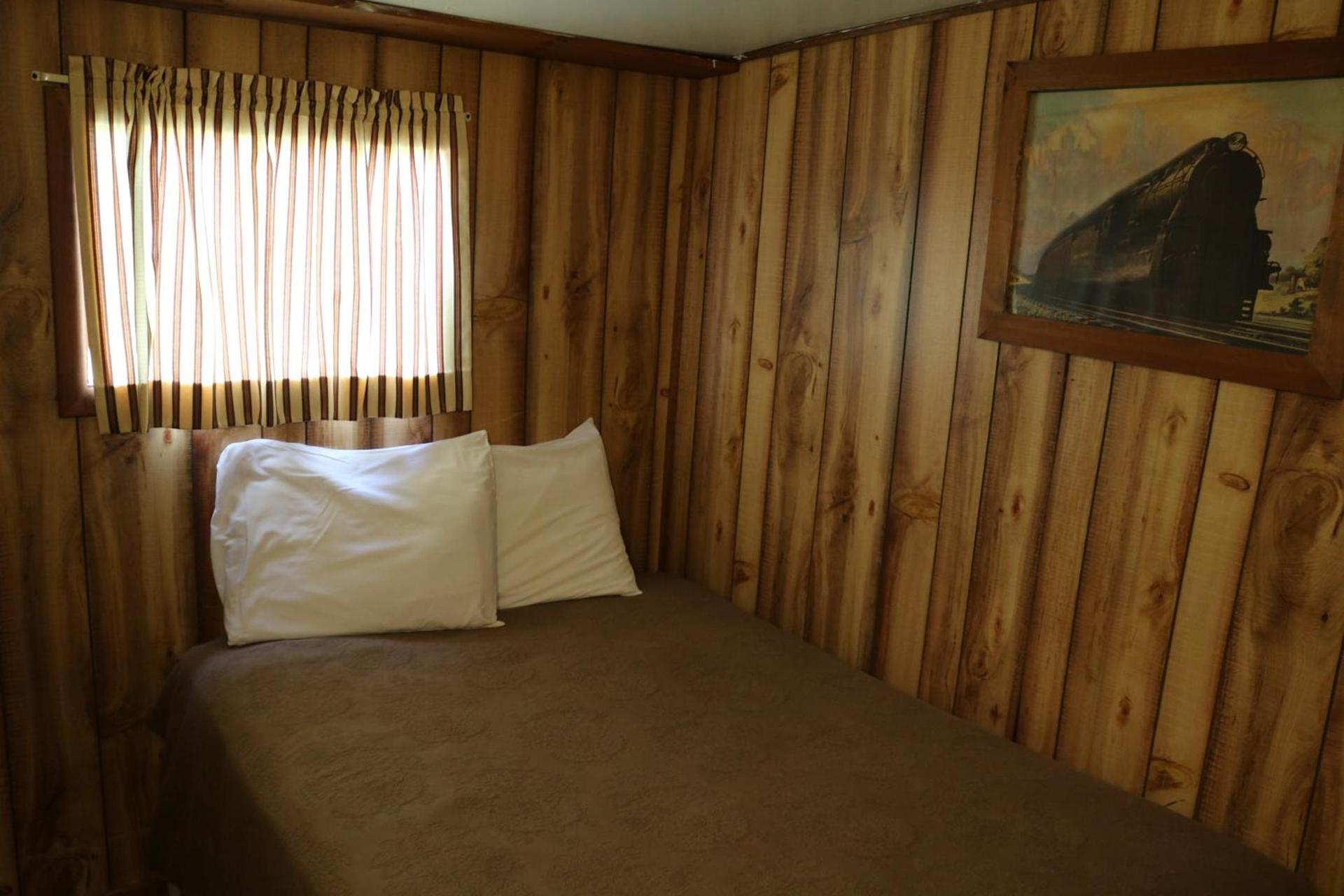 Red Caboose Motel & Restaurant photo 63