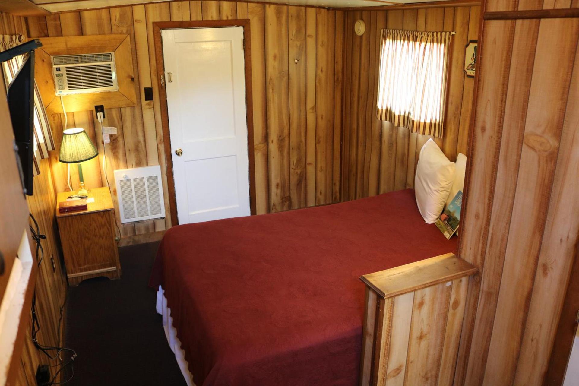 Red Caboose Motel & Restaurant photo 37