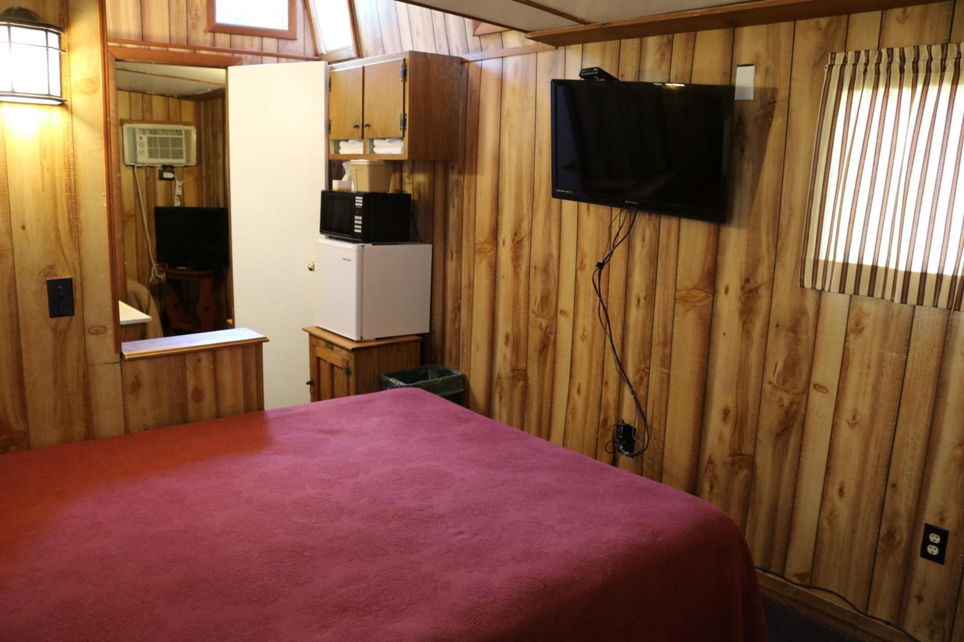 Red Caboose Motel & Restaurant photo 66