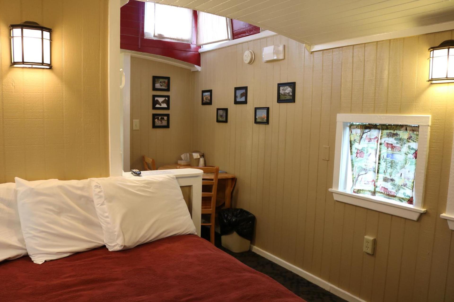 Red Caboose Motel & Restaurant photo 30