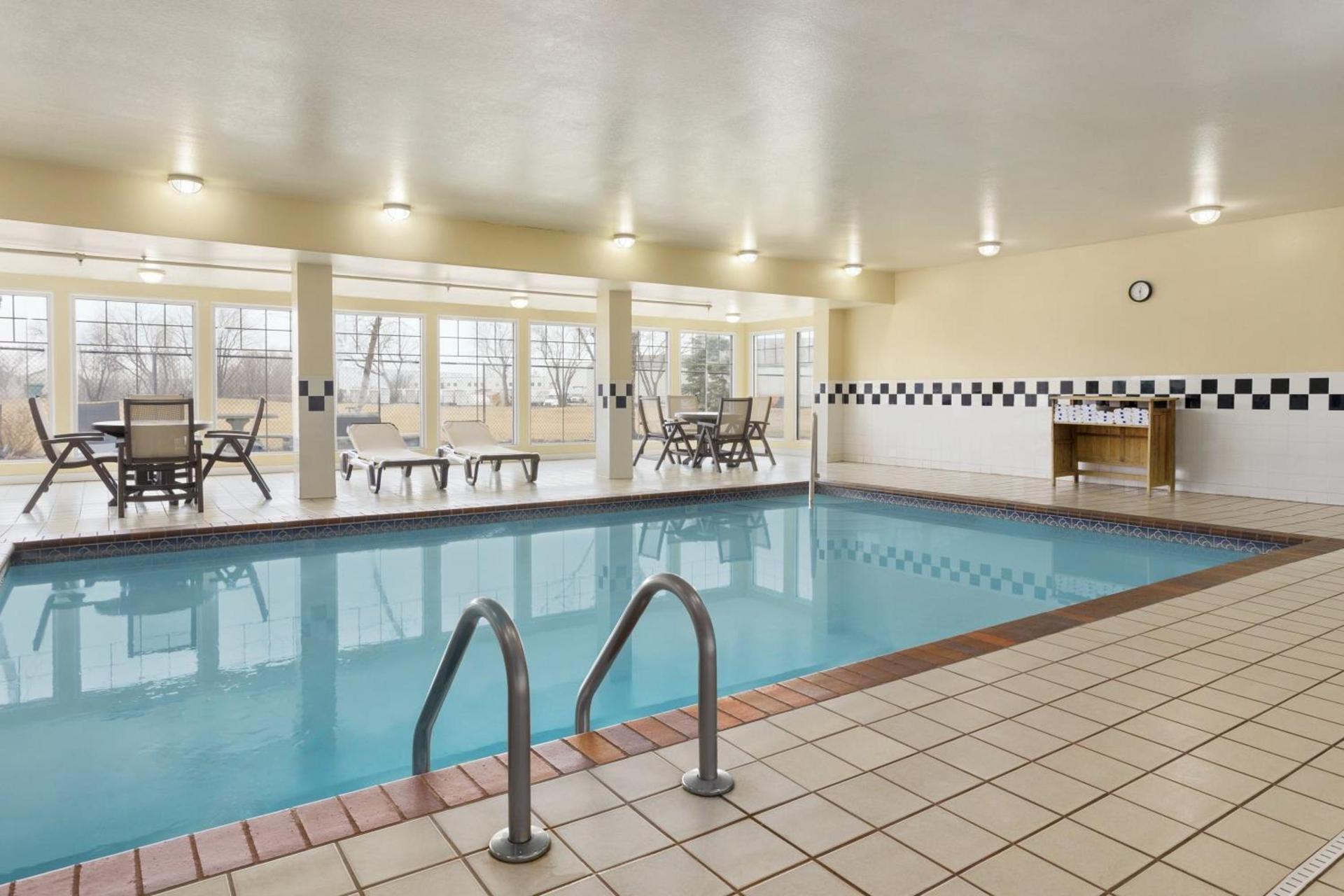 Country Inn & Suites by Radisson, Omaha Airport, IA photo 6