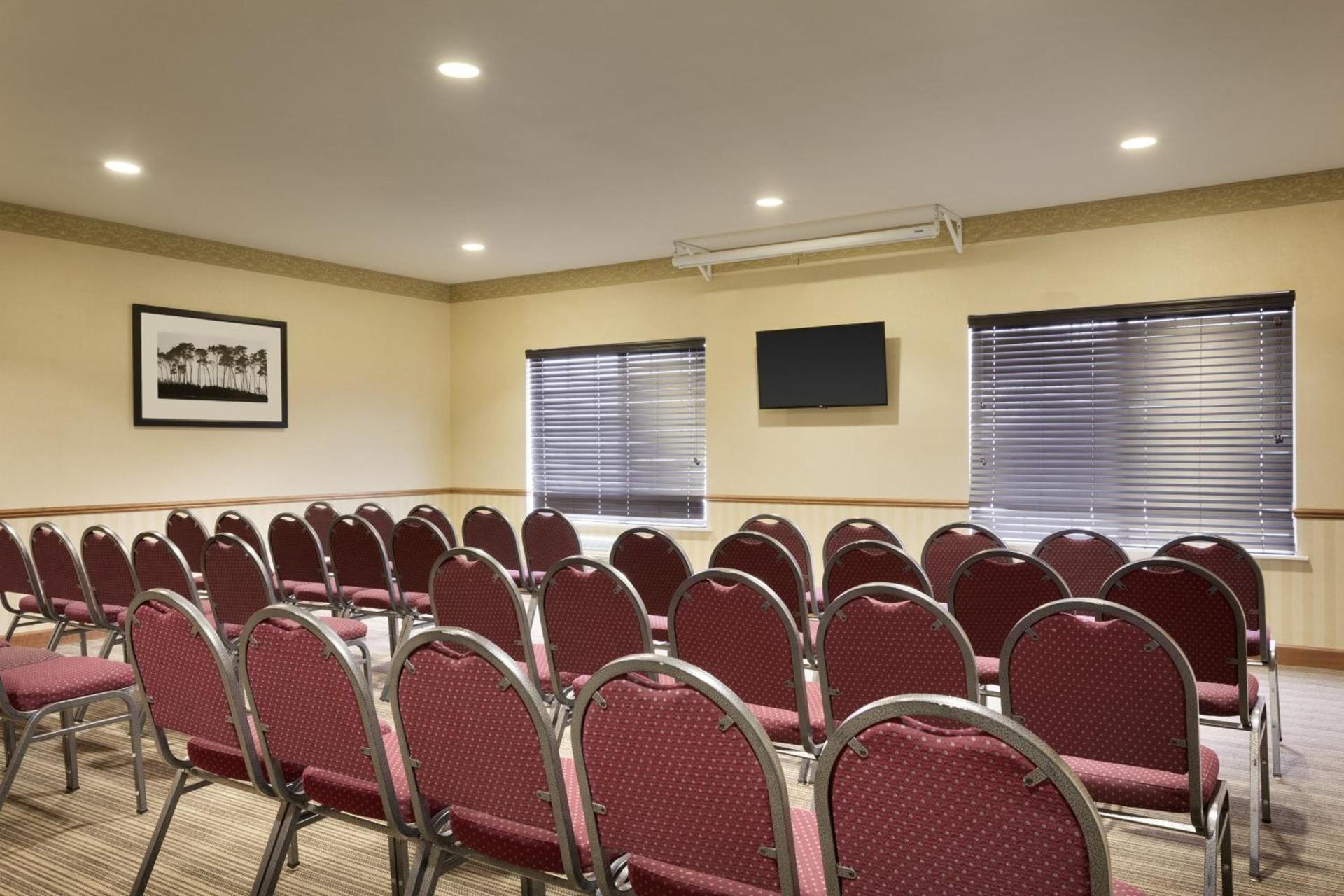 Country Inn & Suites by Radisson, Omaha Airport, IA photo 9