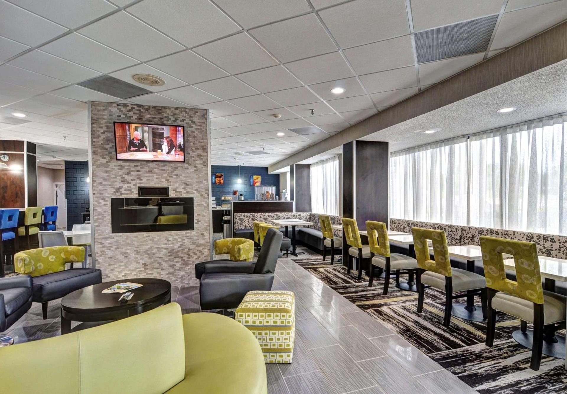 Best Western Plus Hanes Mall photo 31